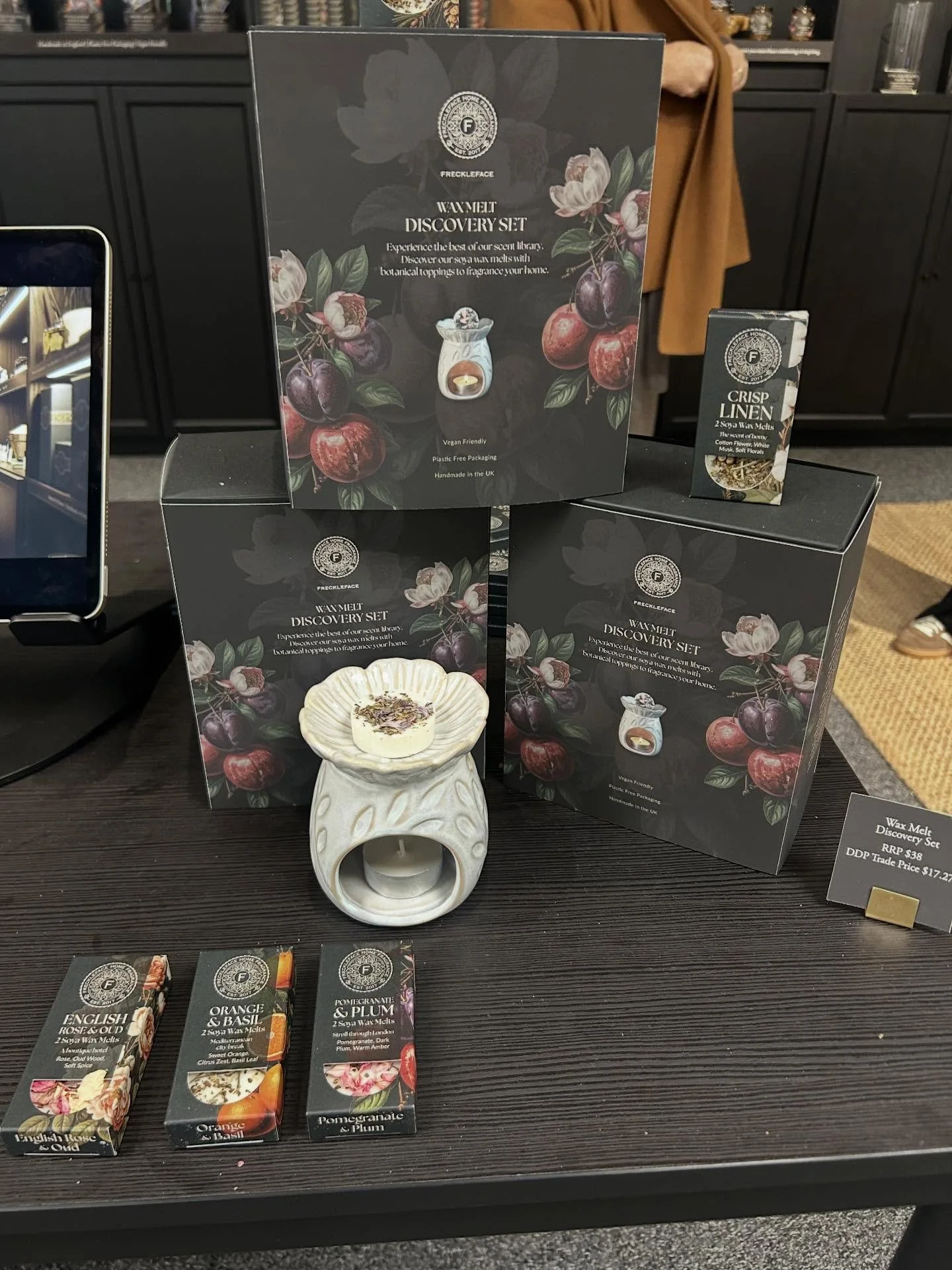 And that&rsquo;s a wrap! Cannot wait to see you in the shop tomorrow from 9:30-5:00!!
#atlanta #njgiftshop #hardingnj #morristownnj #shopsmallnj