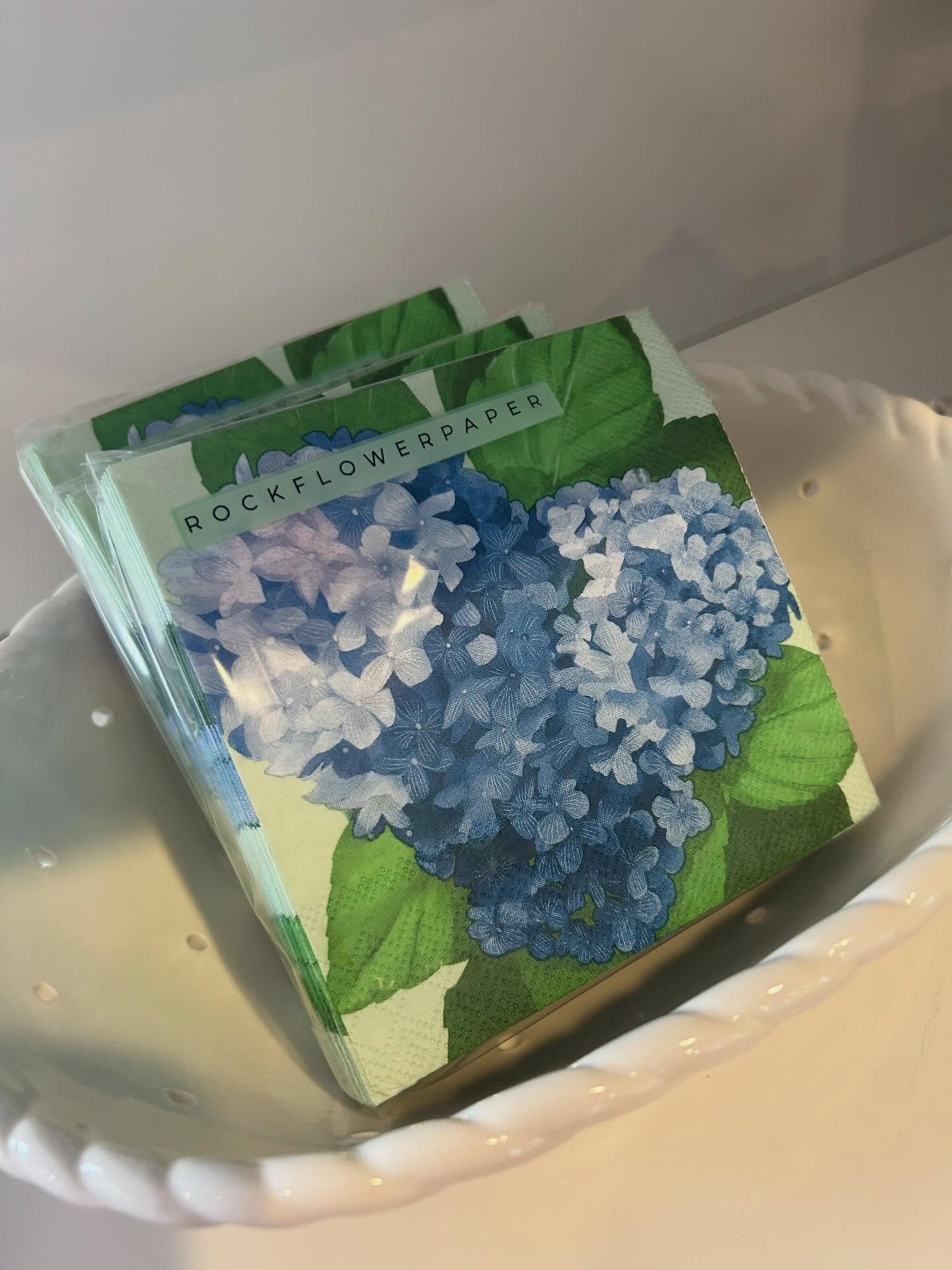 Little touches can really transform a room. A little color can go a long way! Come see for yourself. We are here till 5pm today!
#hardingnj #springdecor #roomrefresh #hosting #tableware