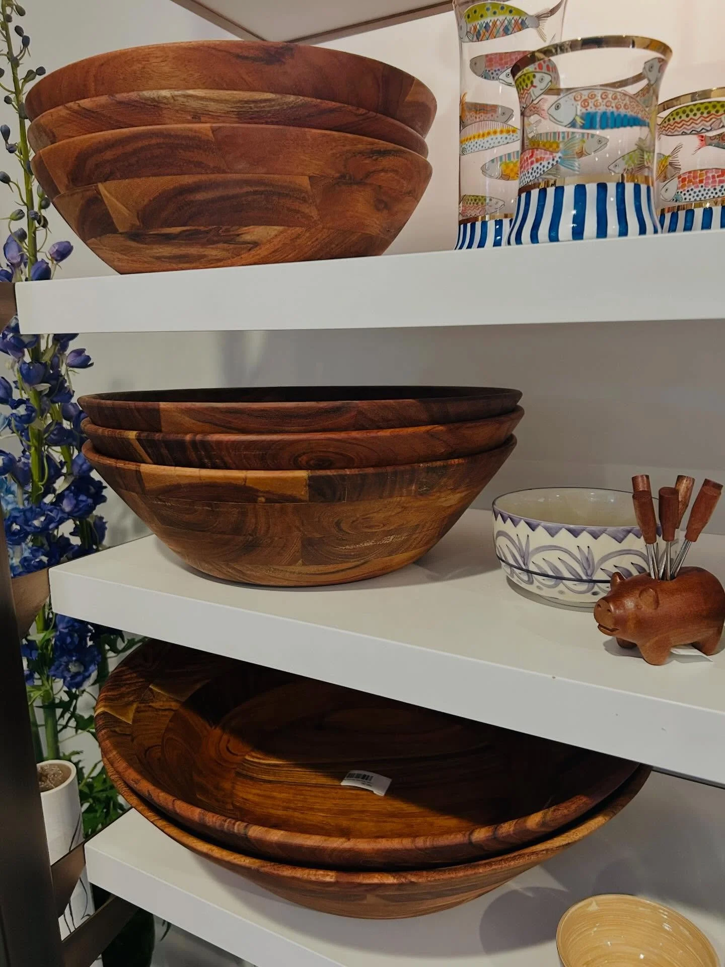 New gifts in stock May 14th.
Throw blankets, boxwood and salad bowls .
Let&rsquo;s get ready for your busy weekend!
#housewarming #hostess #gather #njgiftshop #boxwood