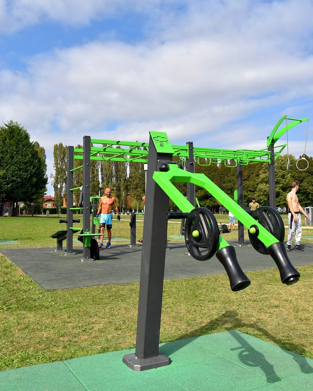 Training together outside every session 🏋 in our areas are designed for Circular Training, with more equipment to support complete full body workouts that allows better training flow outdoors.

More on our website... 🌩

#grouptraining #outdoorgym #