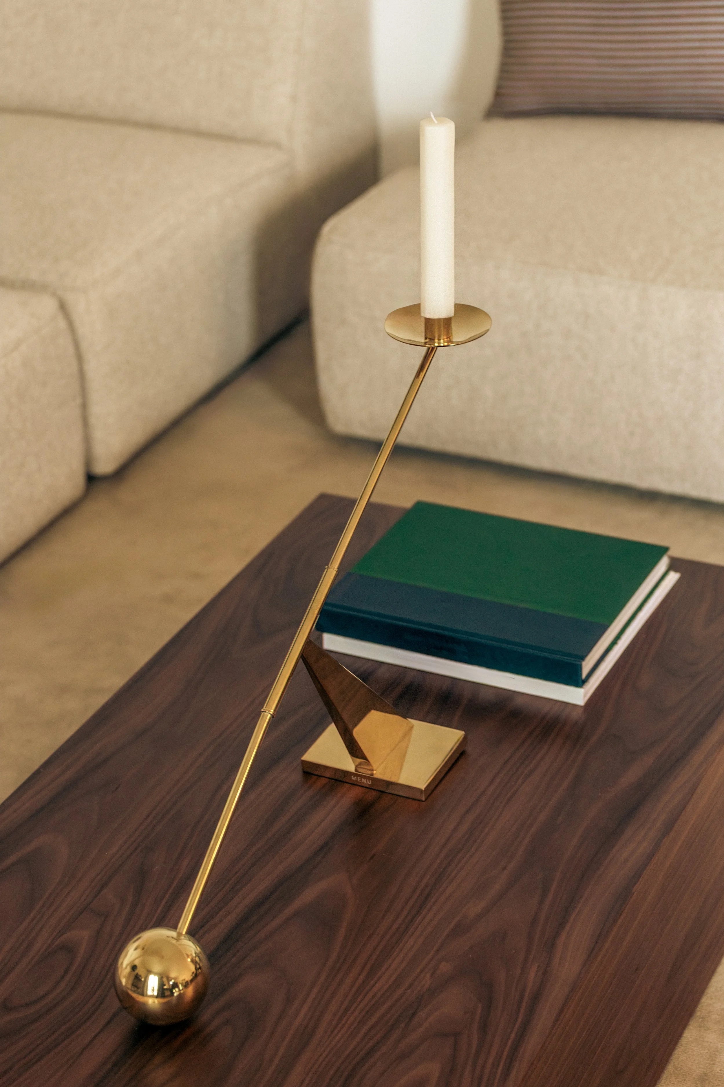 65 m² Paris apartment in Montmartre, reimagined with Scandinavian clarity and discreet japonisant details, combining minimalism, warmth, and functionality.