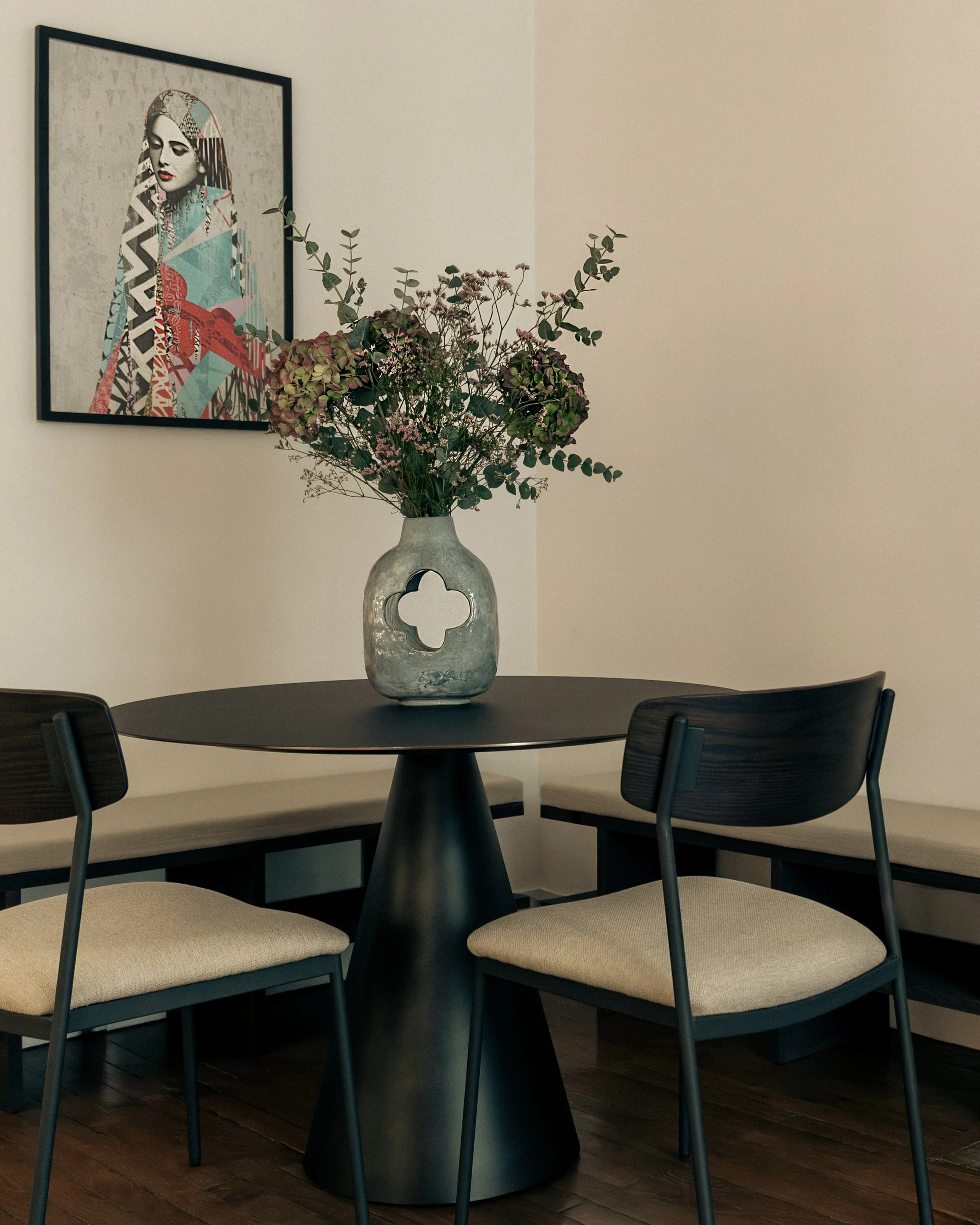 65 m² Paris apartment in Montmartre, reimagined with Scandinavian clarity and discreet japonisant details, combining minimalism, warmth, and functionality.