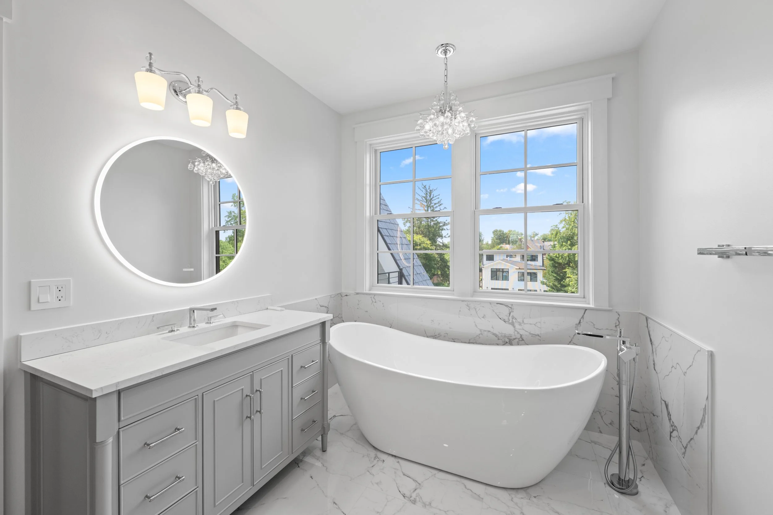 DAKS Builders 1312 Iris - 11 Interior Owners Bath.jpg