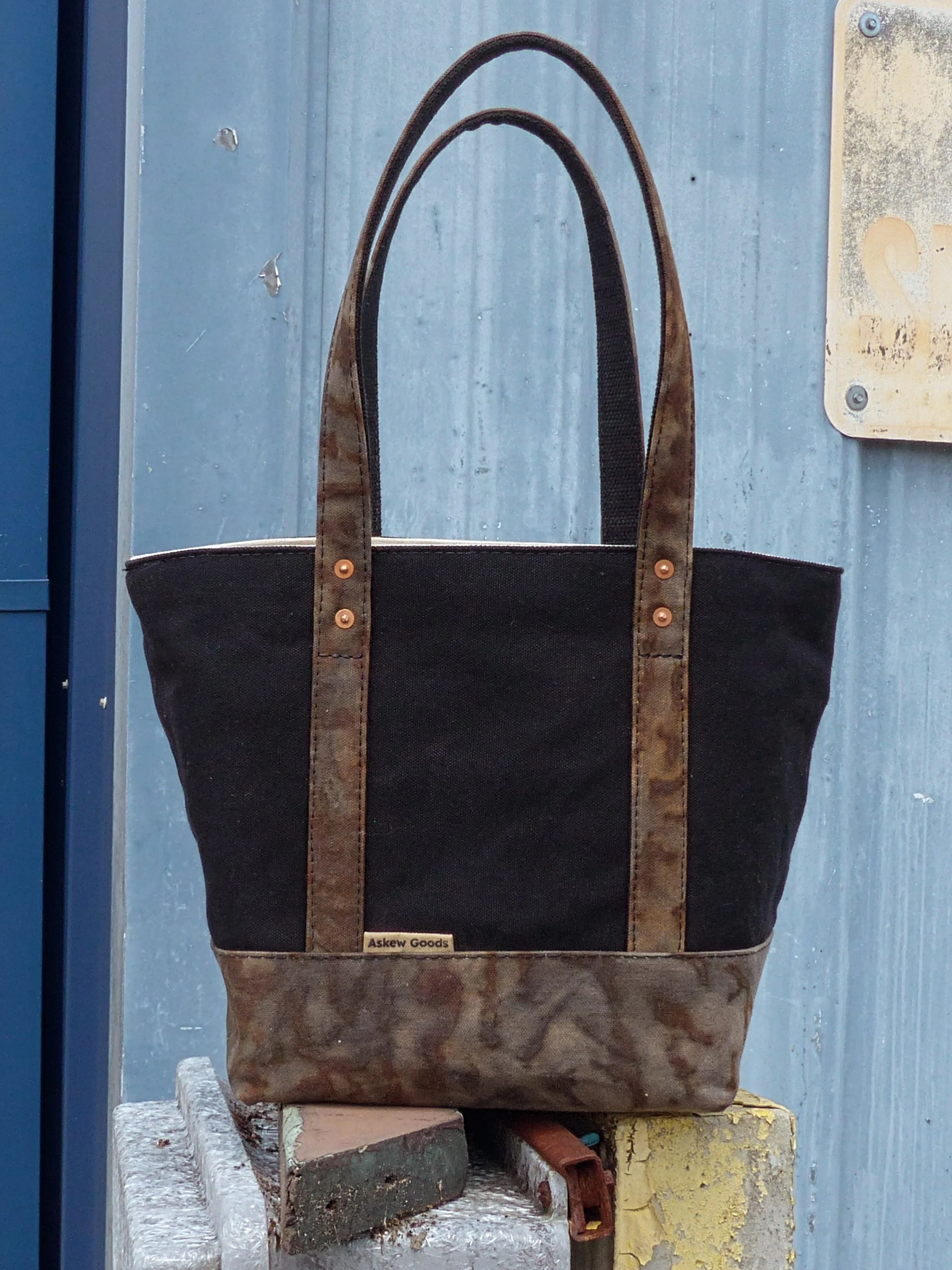 Small rust printed tote