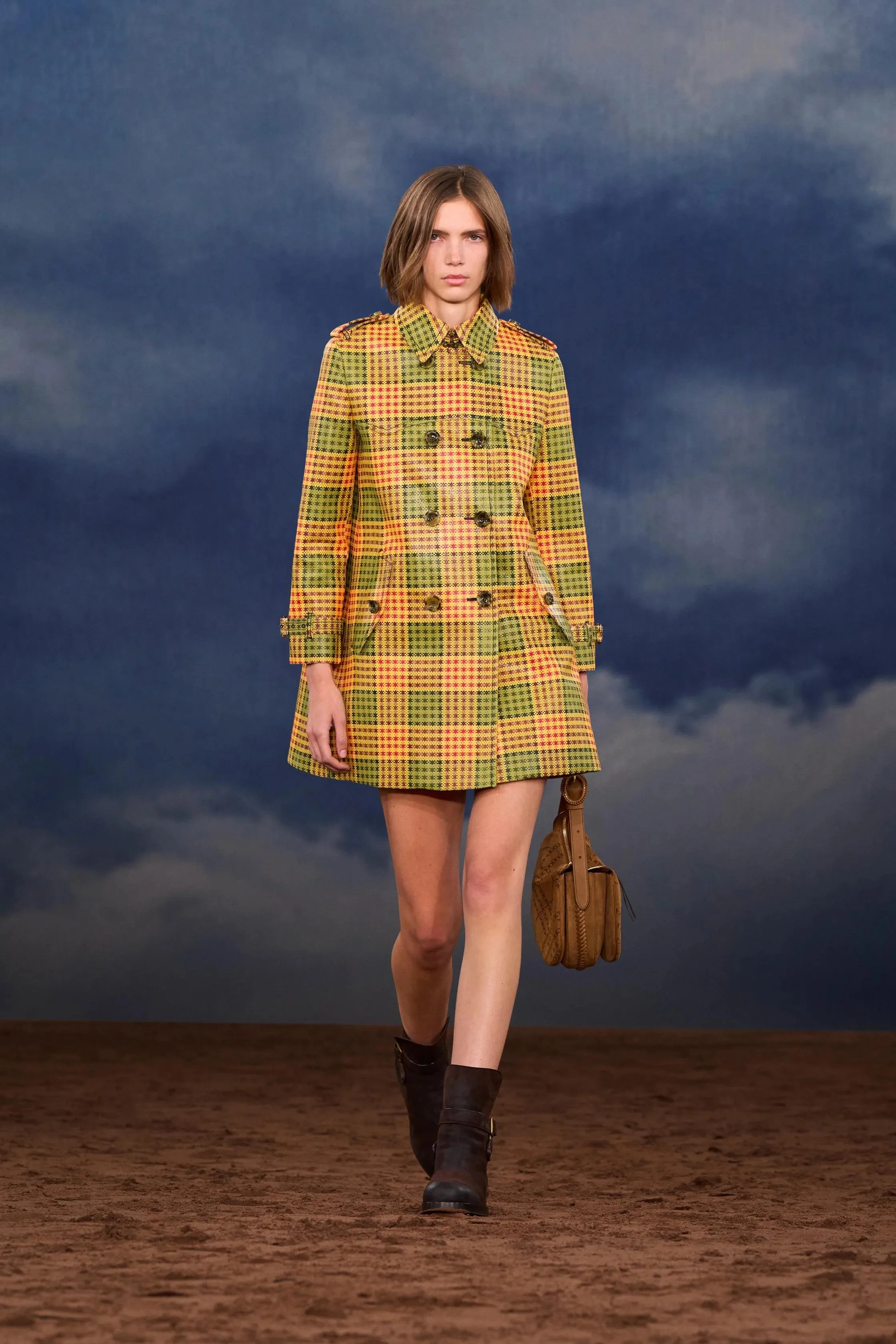 00001-burberry-spring-2026-ready-to-wear-credit-gorunway-brand.jpg