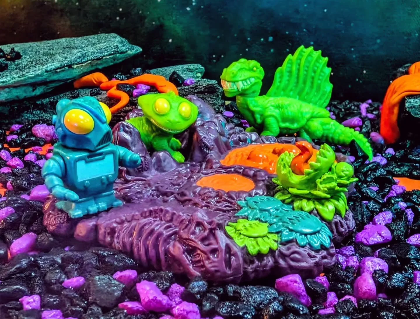 Survive the voyage to the planet surface!
PALEOLORDS releases TONIGHT at 9PM EST

Featuring designs and sculpts from @jgroman60 @mechazone @angryhedgehogtoys @dimensional_pixel 

#paleolords #glyos #minifigures #dinosaurtoys