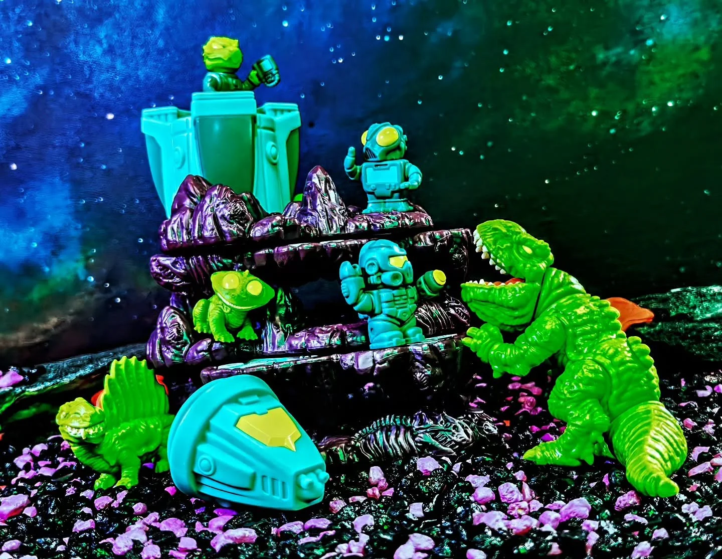 Defend the mountain at all costs! 

PALEOLORDS Pre-Order will continue for just a few more days! Get them before they're gone.

#Paleolords #glyos #onelldesign #jamesgroman #playset