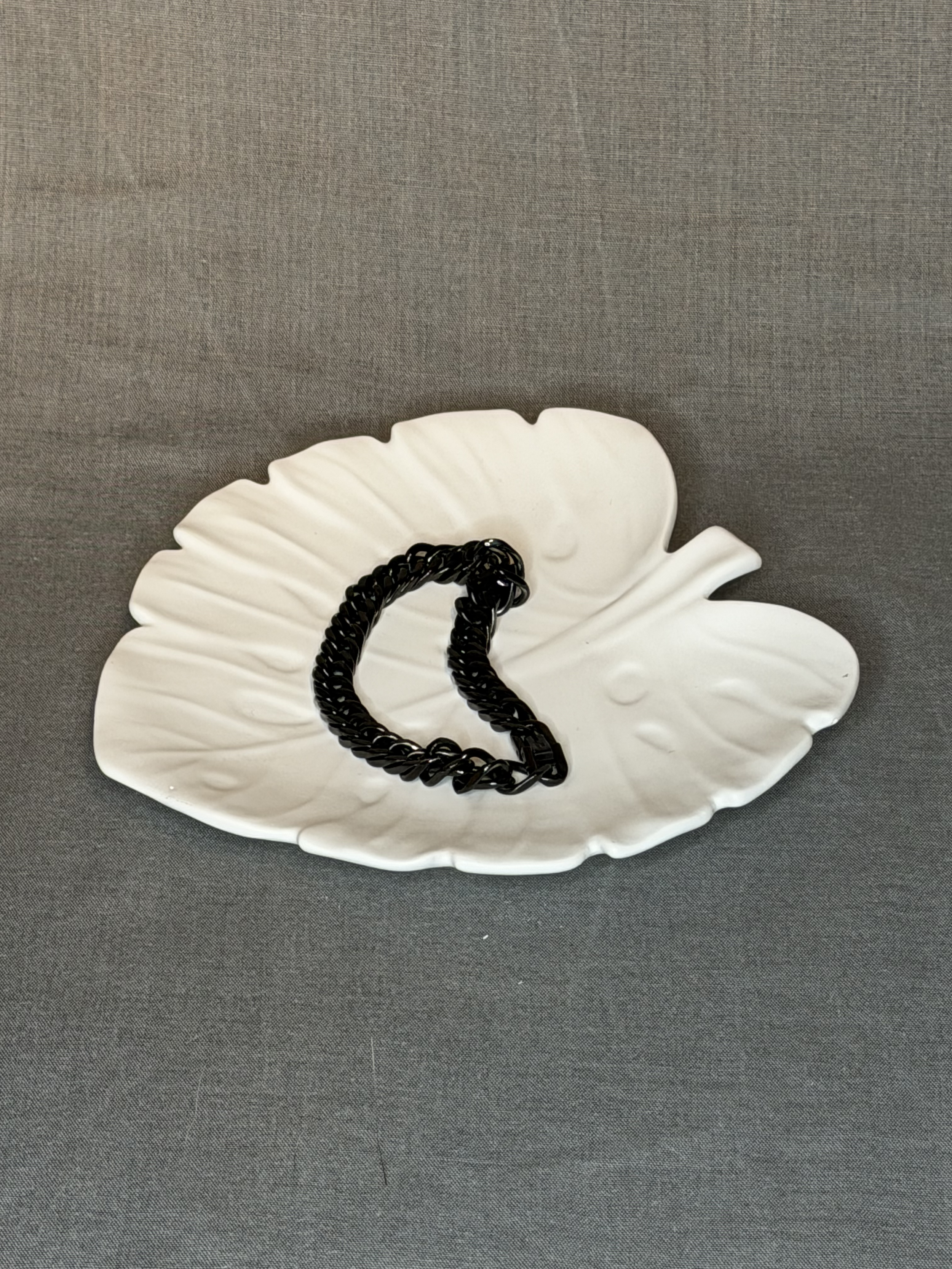Sculpted Leaf Catchall Dish