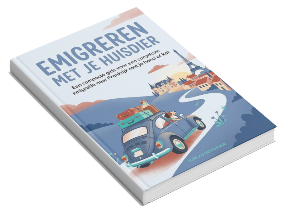 Een boek met de titel 'Emigreren met je huisdier', waarin een illustratie te zien is van een auto met koffers en dieren die op weg zijn naar Frankrijk.