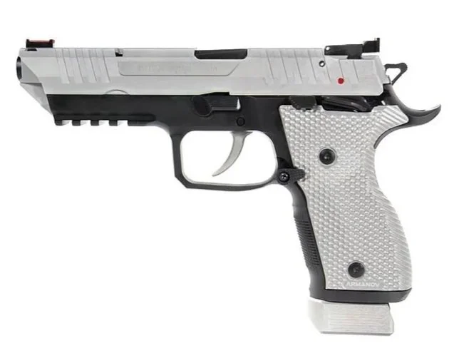 Largo: 226 mm / Alto: 155 mm / Capacidad del cargador: 20 / Longitud del cañón: 127 mm / Peso: 1202 gramos / Corredera: Acero nitrocarburado.