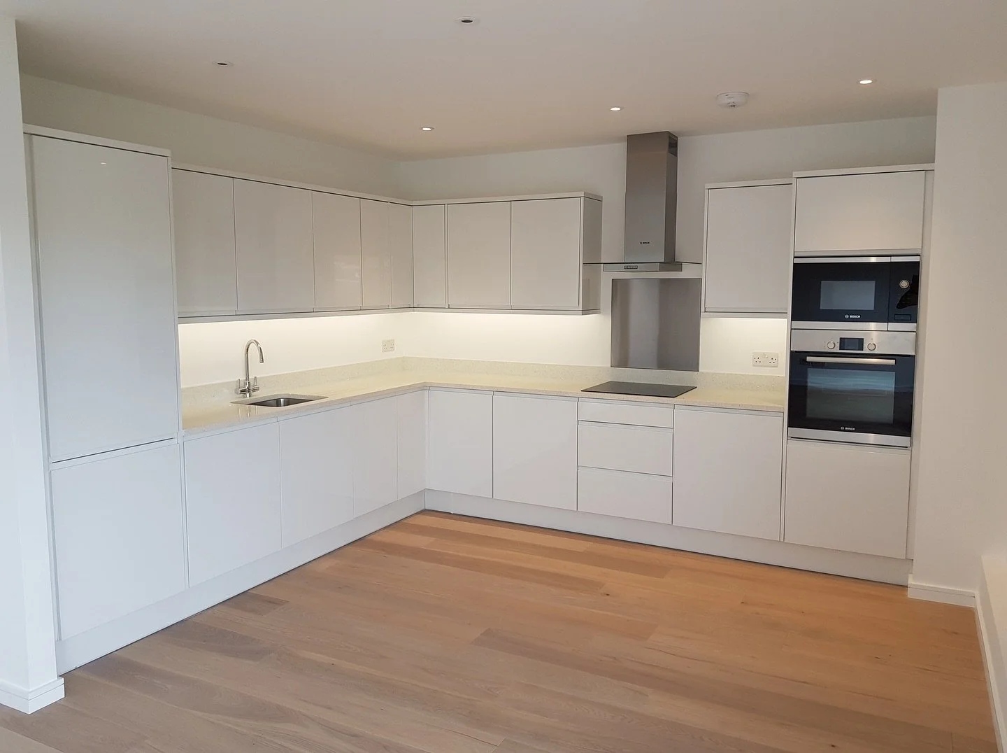 Full shots from a kitchen project done in Richmond. 

#joinery #carpentry #kitchen #kitchendesign #kitchendecor #kitcheninspiration #london #bespokejoinery #joinerydesign #project #kitchenproject #renovation