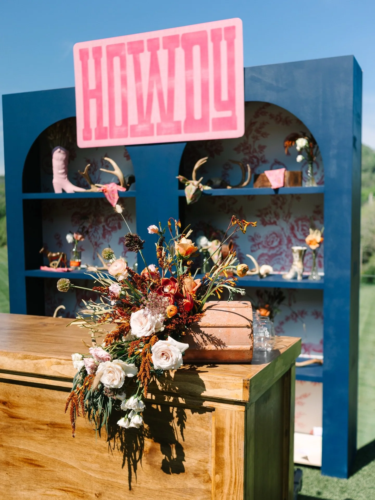 cowgirl bar of our dreams 💗🐴🤠
-
-
-
Event Planner: @hannahlouiseevents 
Venue: @diamondcreekfarm 
Photographer: @gardenia.collective 
Fabrication: @bespokerentalsnc 
Florals: @brushedbybec.florals 
F&amp;B: @gcatering 
Signage: @kseaandco 

#event