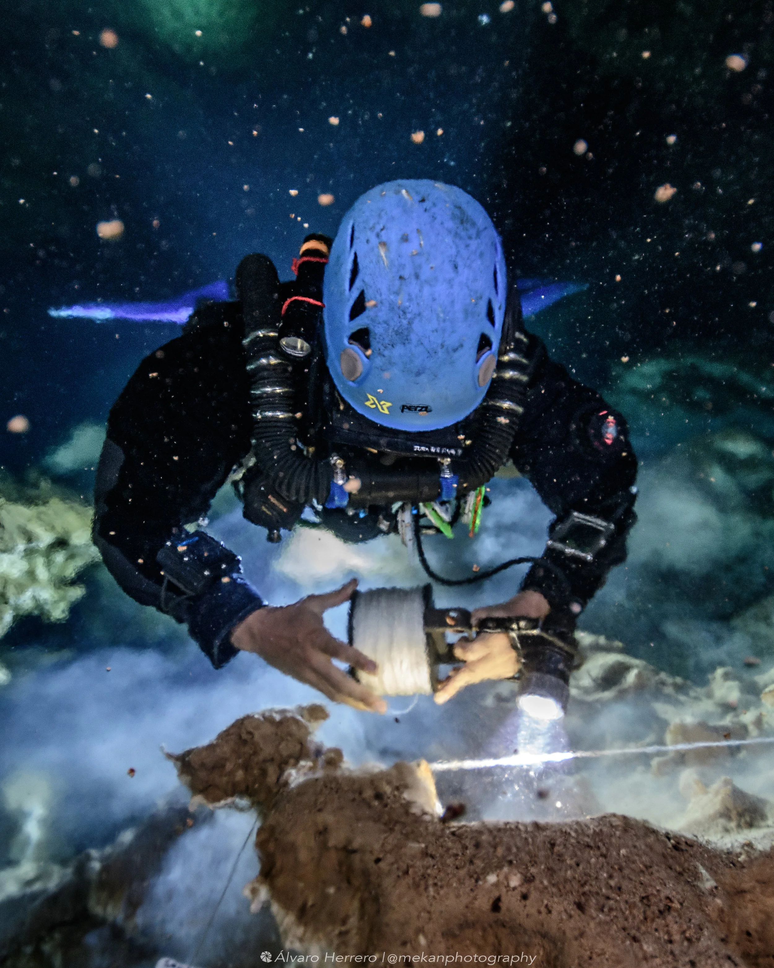 Five Essential Tips for Cave Diving Line Laying. Master Reel Techniques