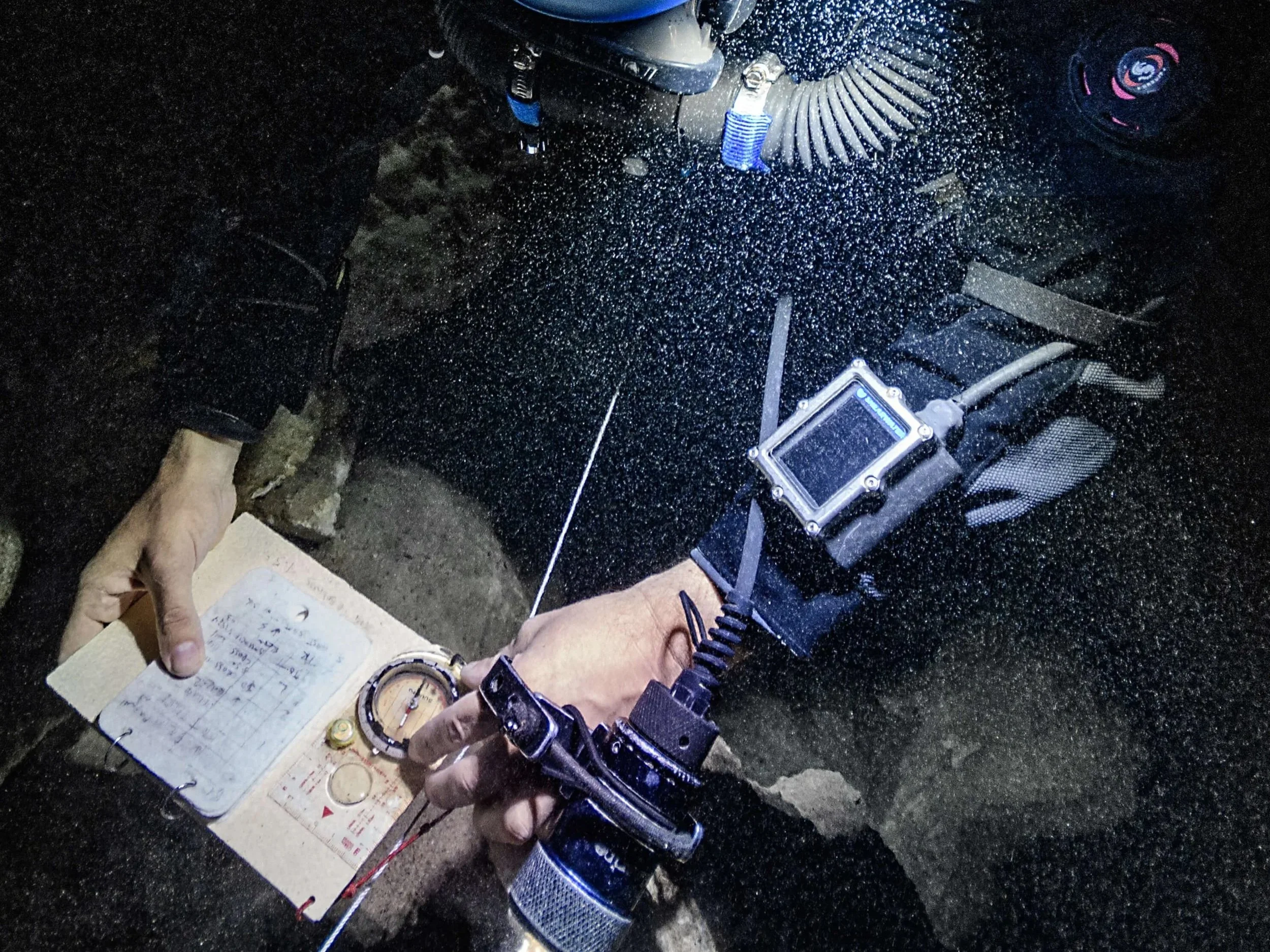 Learning the Art of underwater Cave survey 