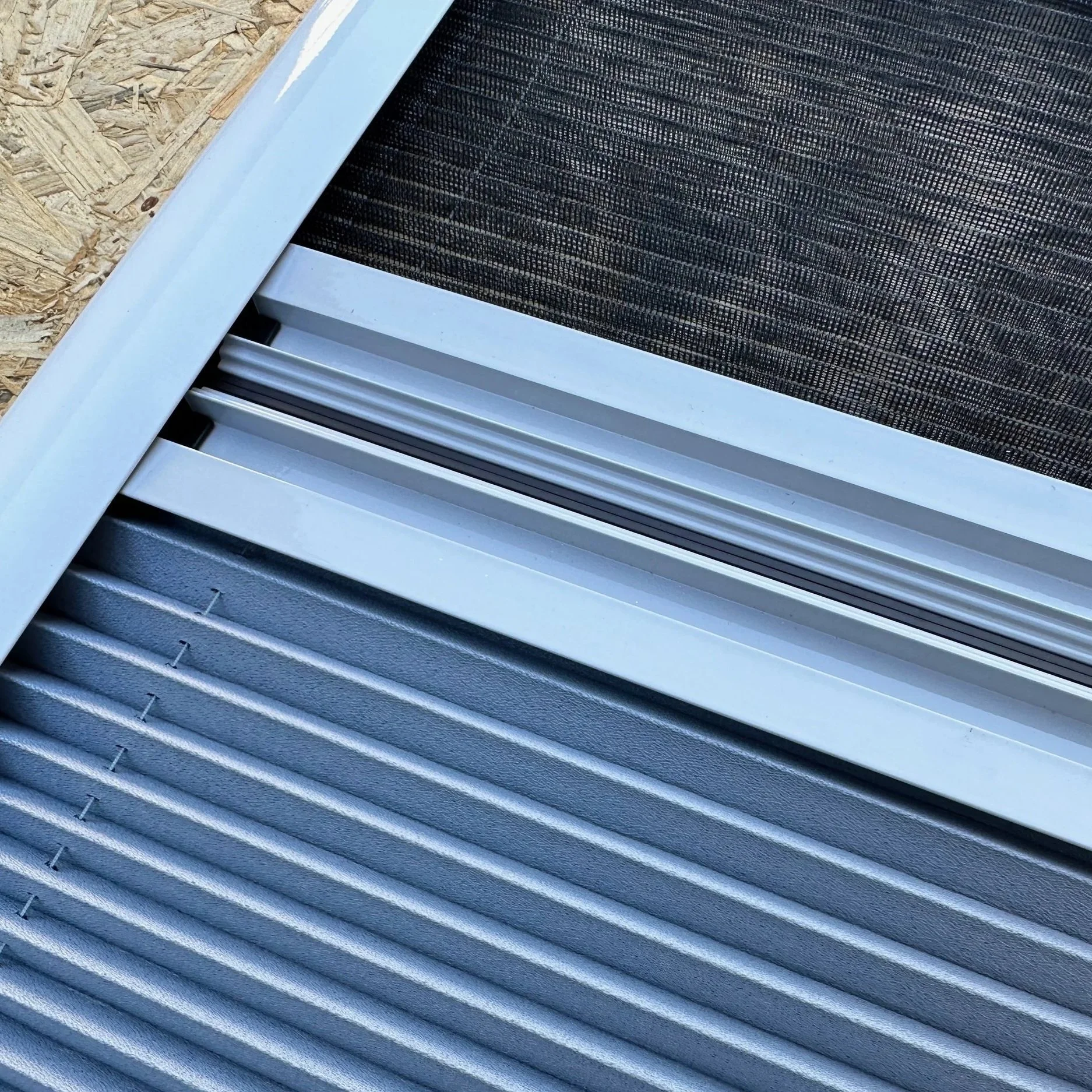 Large - White Frame/Grey Material - Vertical