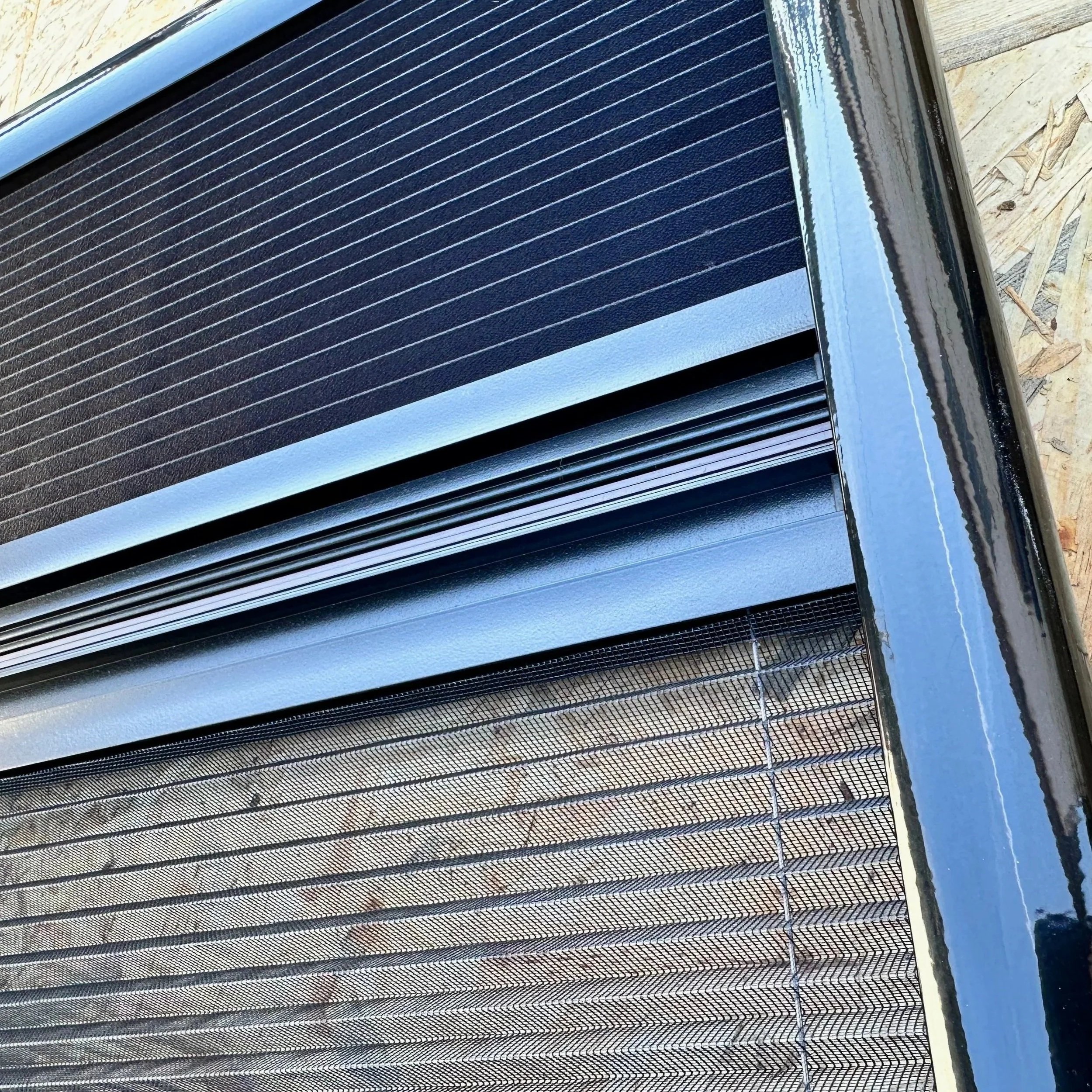 Large - Black Frame / Black Material - Vertical