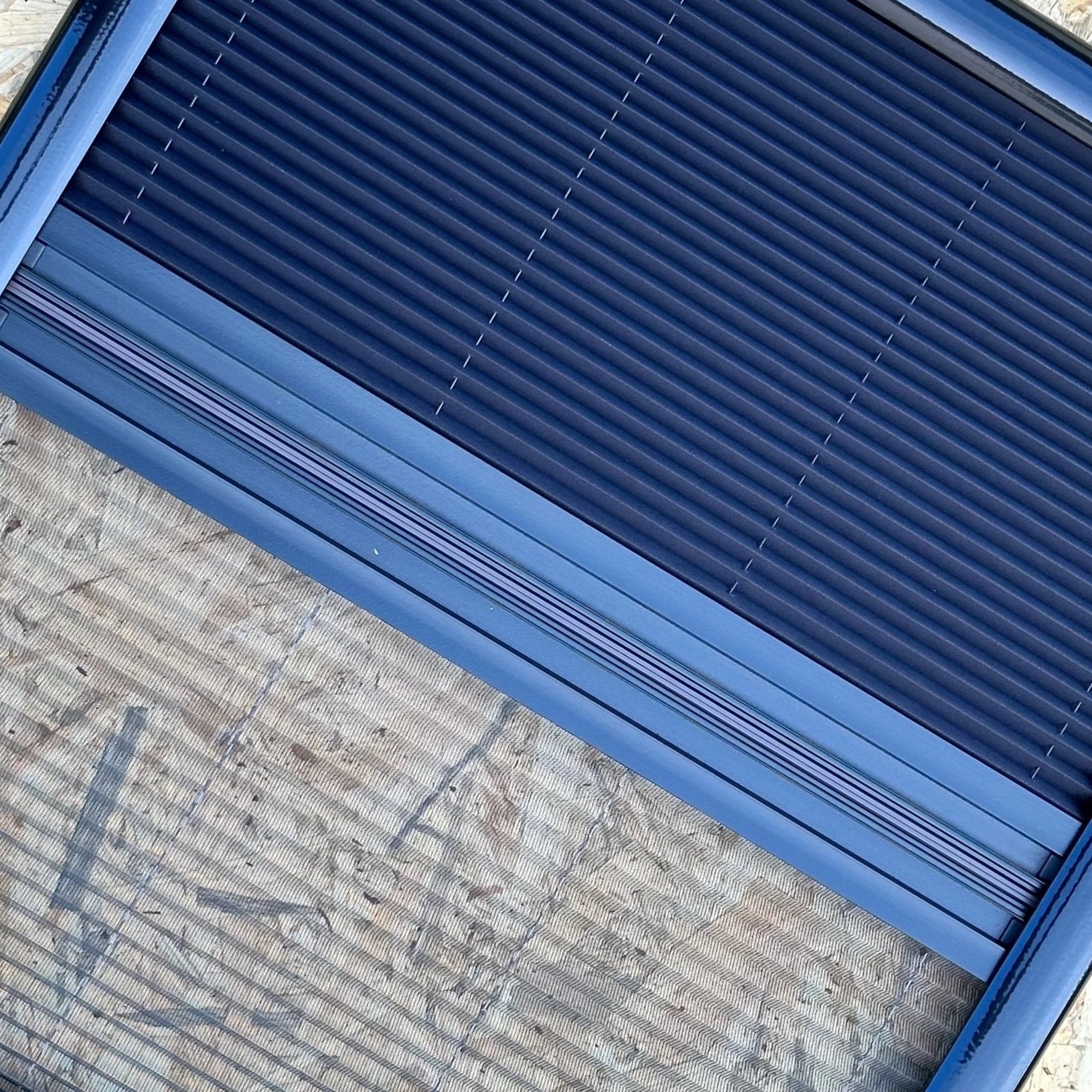 Skylight Blind - Luxury - Black Frame / Black Material