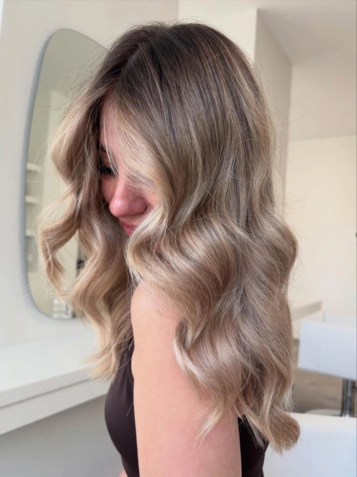 Couldn&rsquo;t pick just one 😍
Some 📸 from a lived-in blonding session 🥥🐚✨