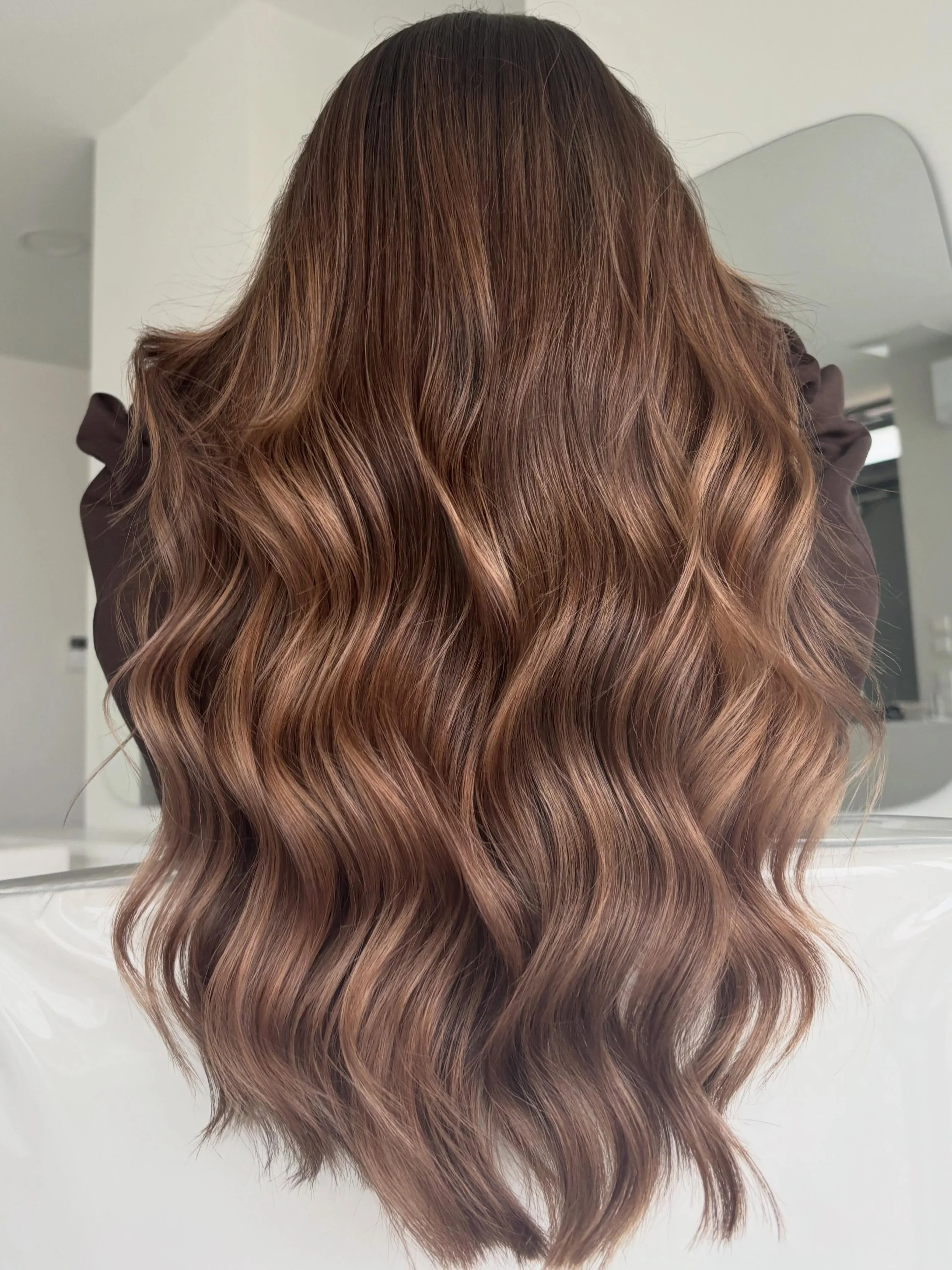 For all my dimensional brunette loversss 🤎🍪✨
A little sunkissed light, a lot of brunette energy 🌊
