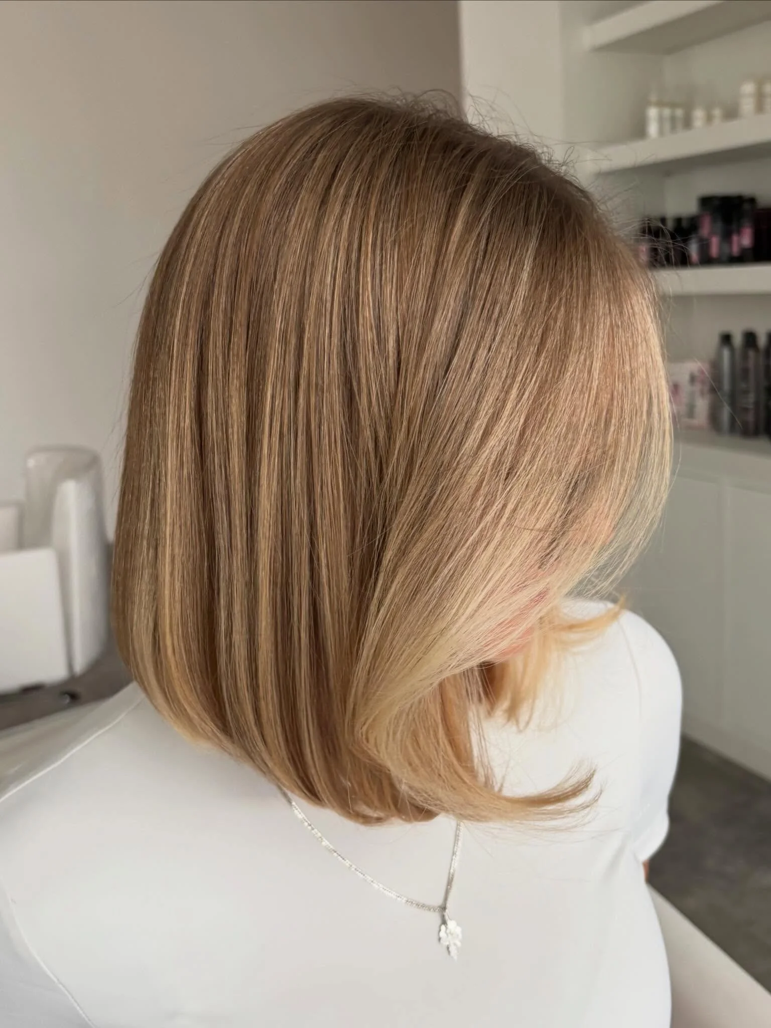 CHOP THE BOB 🌟🪄
Where subtle highlights meet a classic haircut
