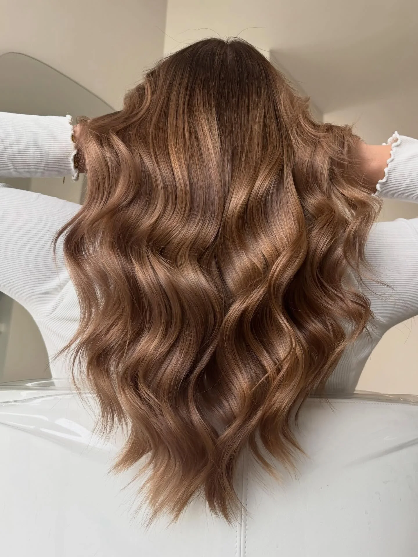 BACK TO BRUNETTE 🤎🌅

When brunette meets dimension 💫
We softened the grow-out with strategic highlights, added lowlights for depth and rooted &amp; toned everything into her perfect brunette shade.
This is how seamless transformations are done 🫰?