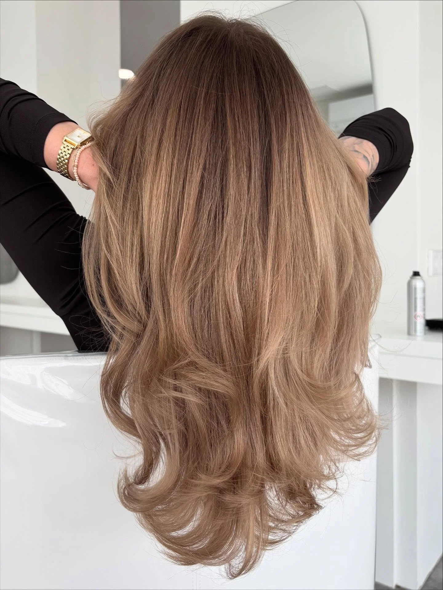 Soft blonde era activated 🤎

She wanted to step away from her bleached look
and move towards a softer &amp; more natural shade. Something that feels effortless, dimensional and healthy 🍂✨

We created:
> soft root blend for a natural grow out 
&g