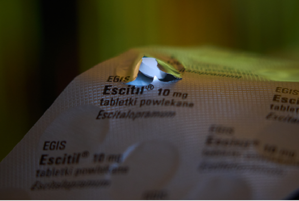 Antidepressants vs. Mood Stabilizers: What's the Difference — and When Does Each Apply?