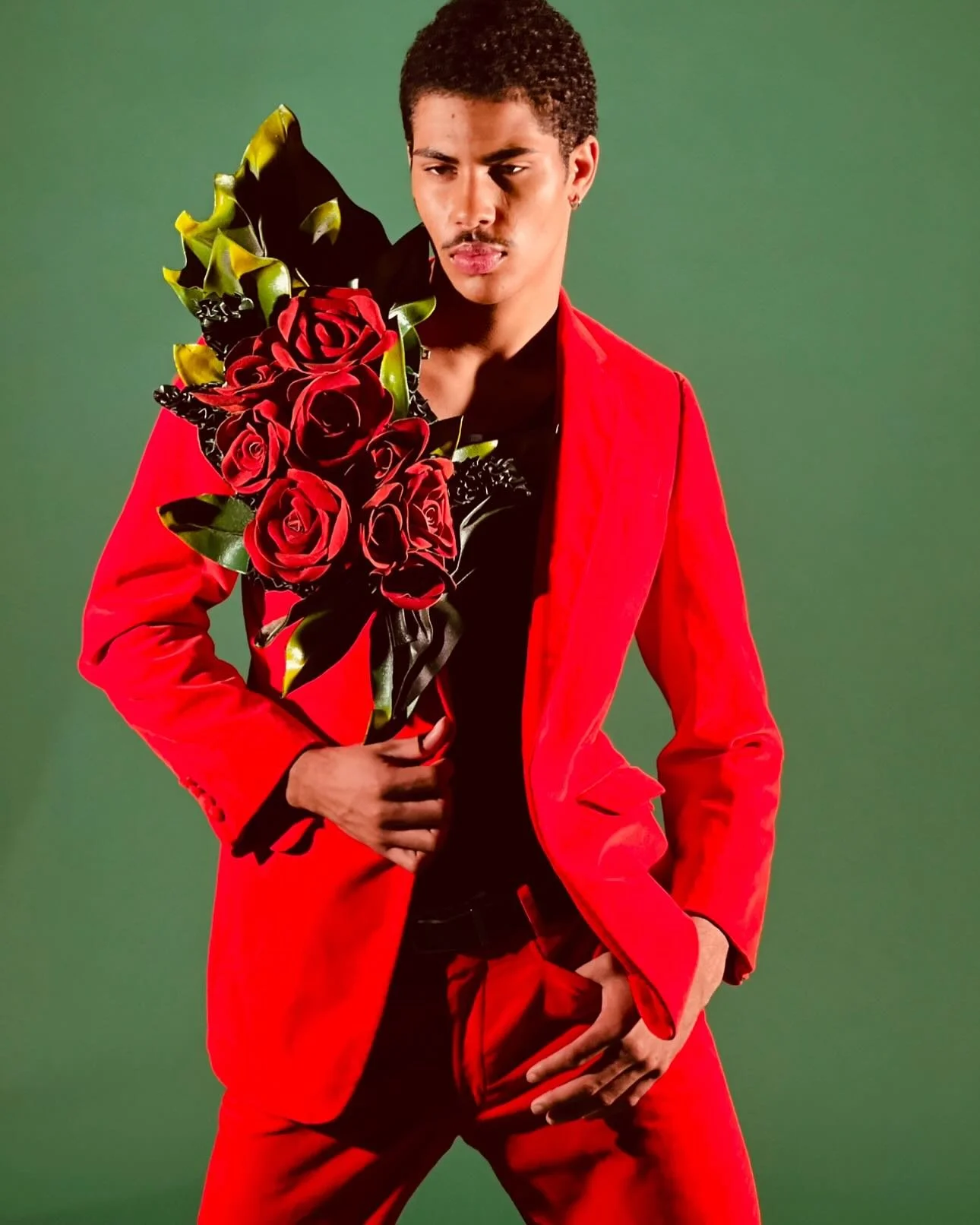 Because who docent need a huge corsage for valentines. It&rsquo;s more important than a date actually. 💕❤️💕 

BTS shots I took of @bailey.eewan 
For a shoot i styled with a gorge vintage red/orange velvet suit. 

Corsage made out vintage velvet flo