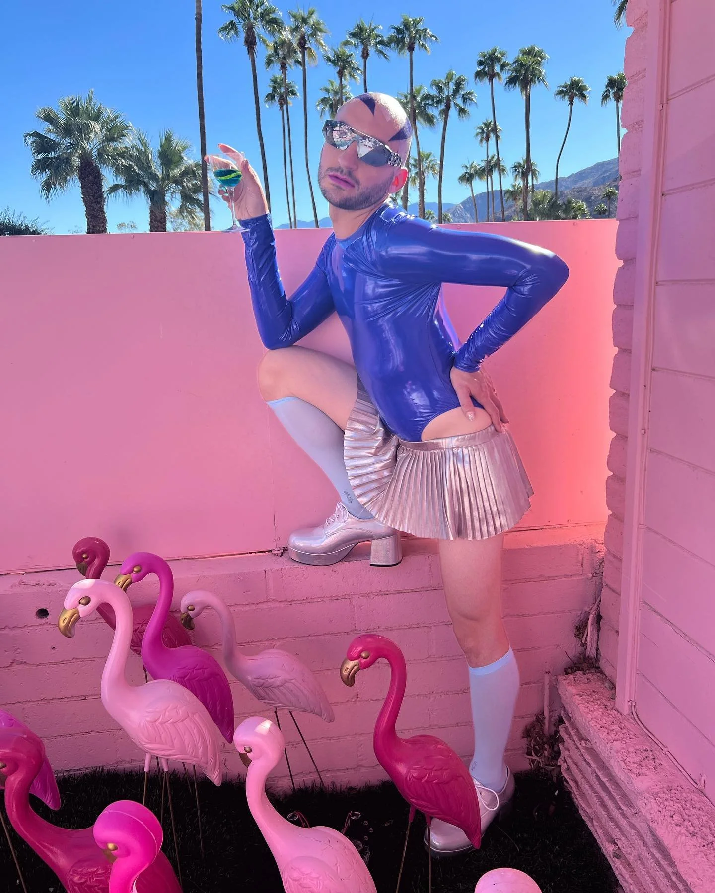 Insert a Pink bird sound 🎶💕🎵💕🎼💕@sosybr 

Model/husband @bloopdrew 
Location @trixiemotel 

All creative direction by me 💘🧿💕💙

#pink #barbie #trixiemattel