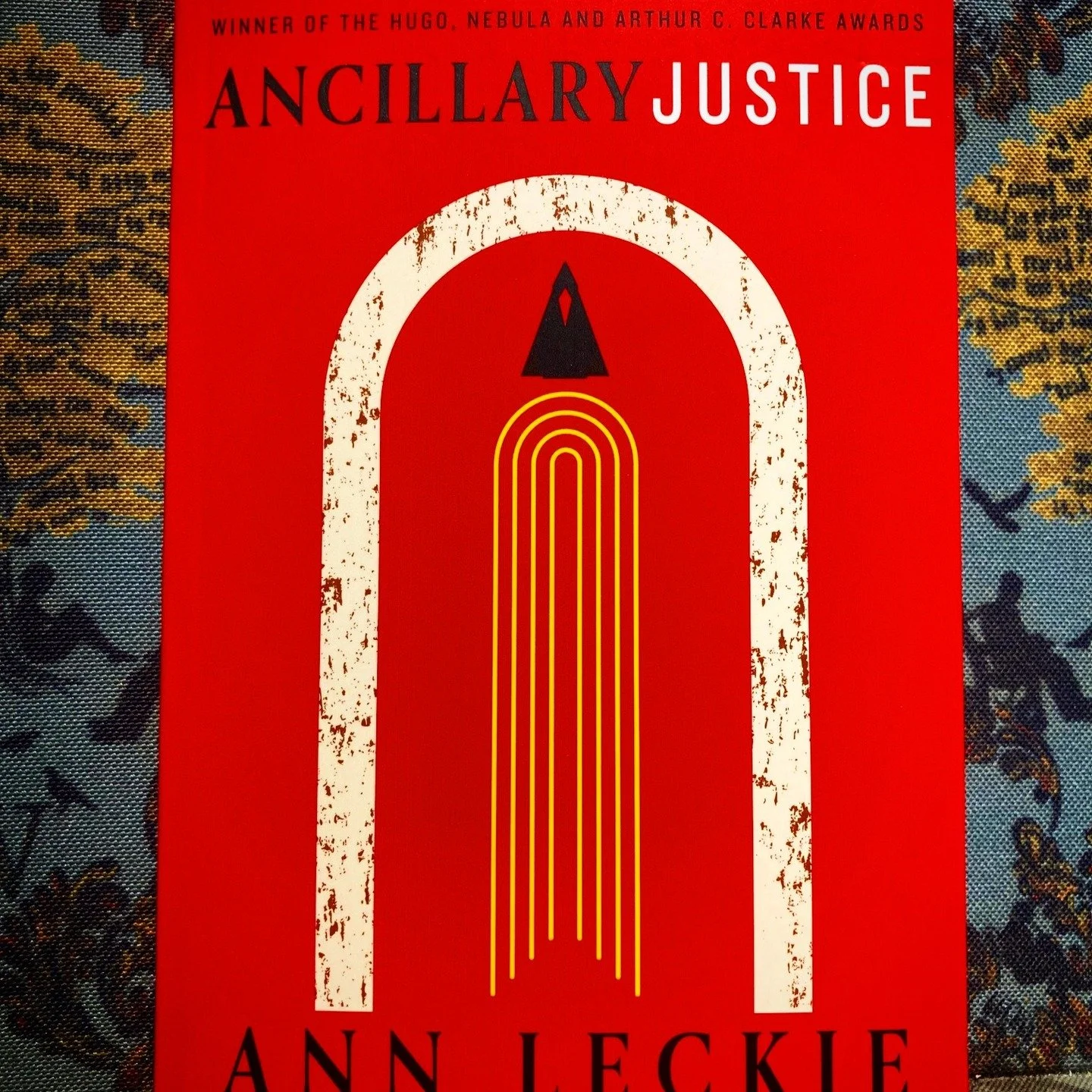 Blurbs in the wild: Sell one, sell the them all. The blurb for @orbitbooks_uk and @ann_leckie @clarkeaward winner Ancillary Justice is a two-parter.

First, it tells you why should read this landmark trilogy (many prizes, a masterpiece, contemporary 