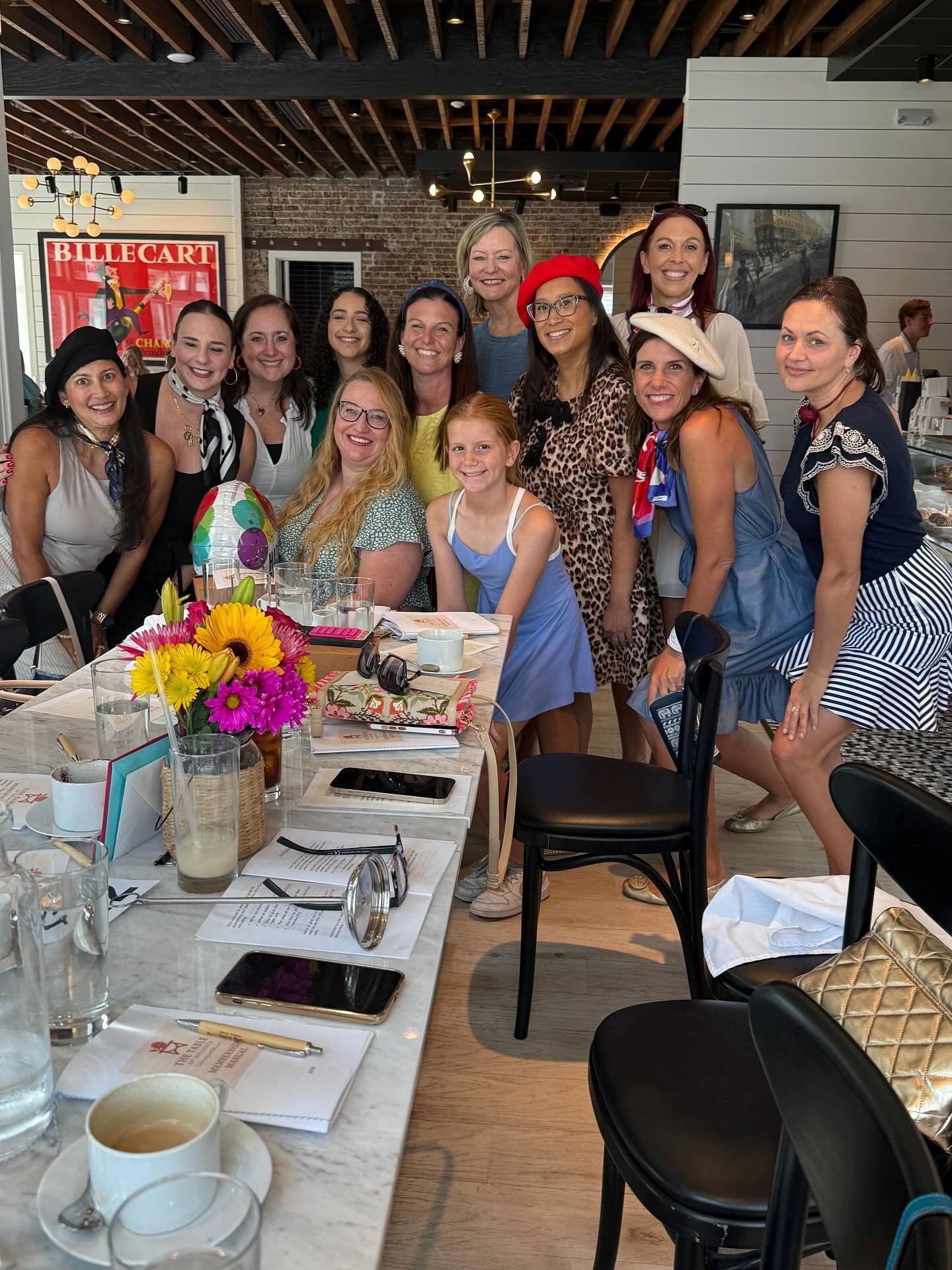 Networking with these cool ladies Parisian style! Thank you, @claire_modern_sosh, for the beret and for the pop of color! 🤗❤️

@naturalsunshinejules @designsbyheather.llc @teamheatheranddanielle @angie.burrows1 @flow.function @vanessakromermmv @ashl
