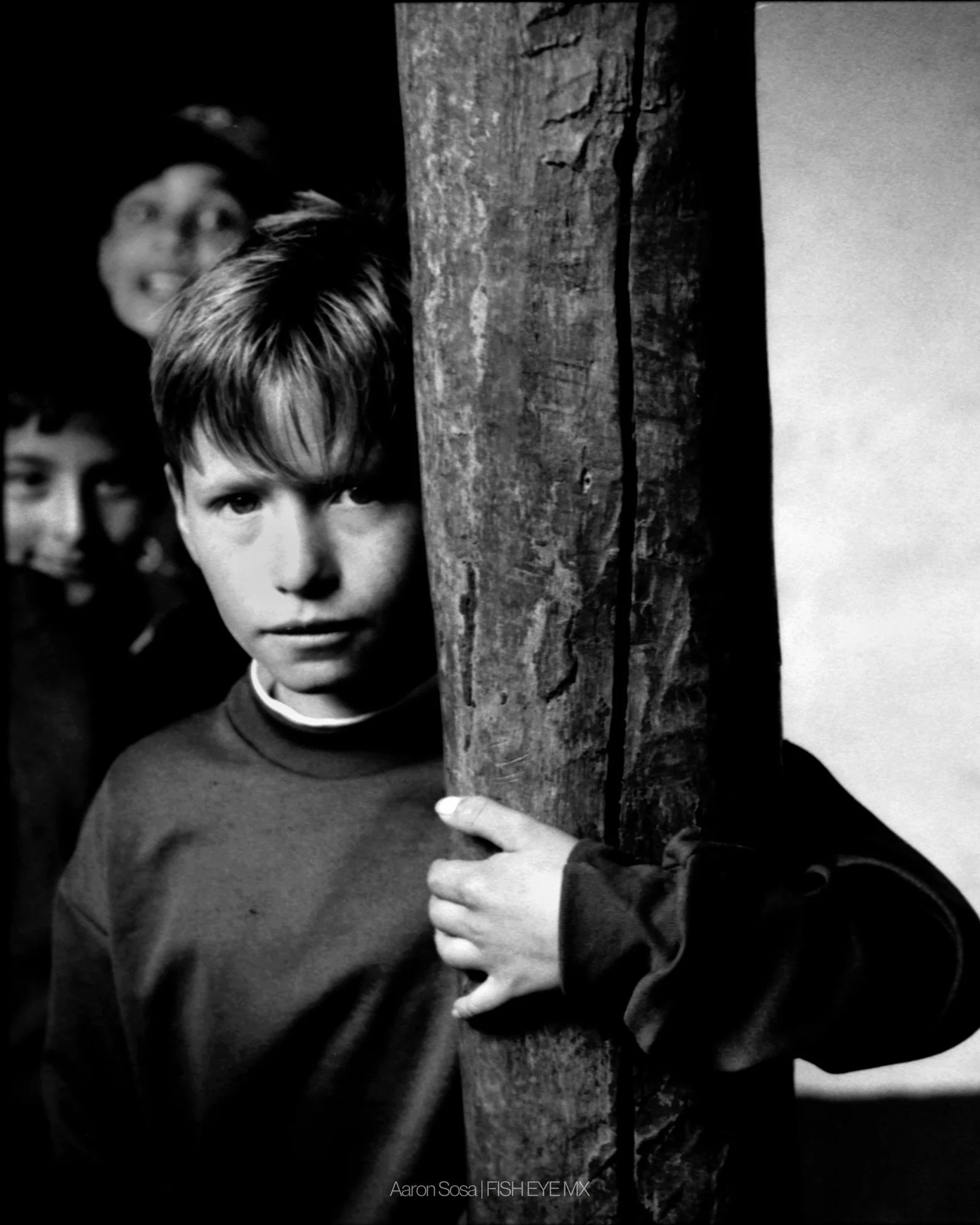 🖤 La mirada de Aar&oacute;n Sosa

Sus fotograf&iacute;as invitan a detenerse, a mirar con el coraz&oacute;n y a reconocerse en los rostros y gestos de los dem&aacute;s. Busca que cada imagen despierte algo aut&eacute;ntico: emoci&oacute;n, memoria o