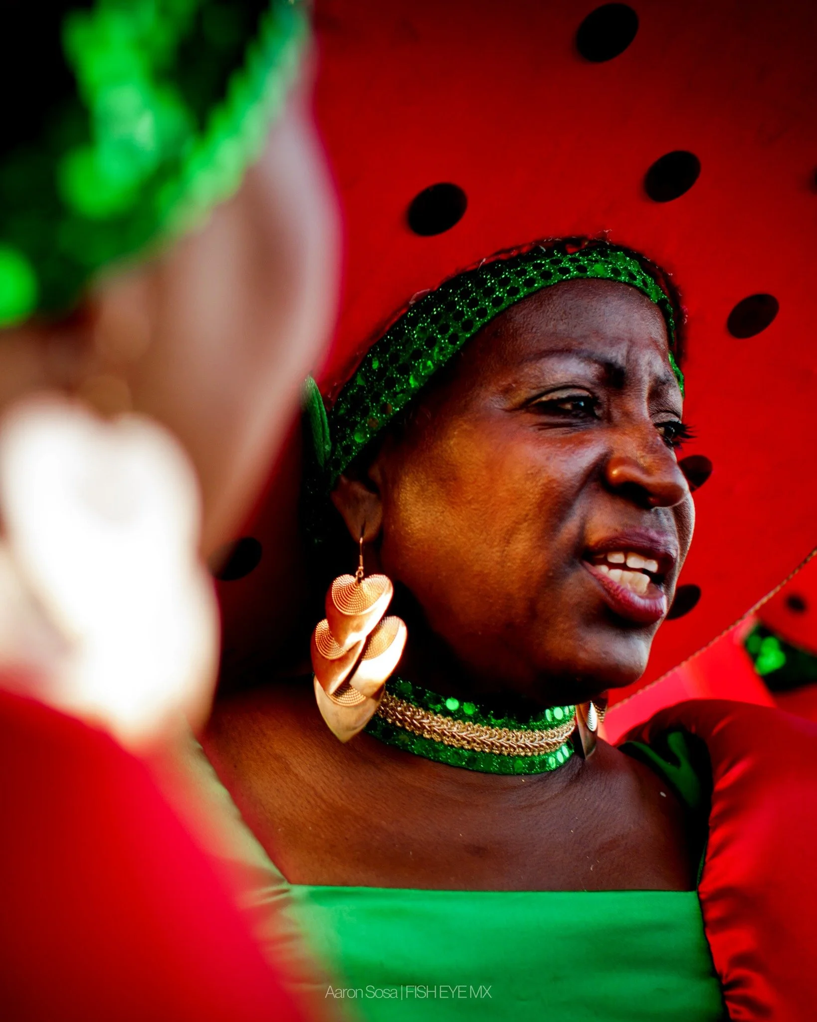 🌫️ La inspiraci&oacute;n de Aar&oacute;n Sosa

Su mirada se posa en lo invisible: en los gestos callados, las luces que rozan un rostro y las historias que habitan en una mirada. Encuentra inspiraci&oacute;n en la verdad y en la belleza que emerge i