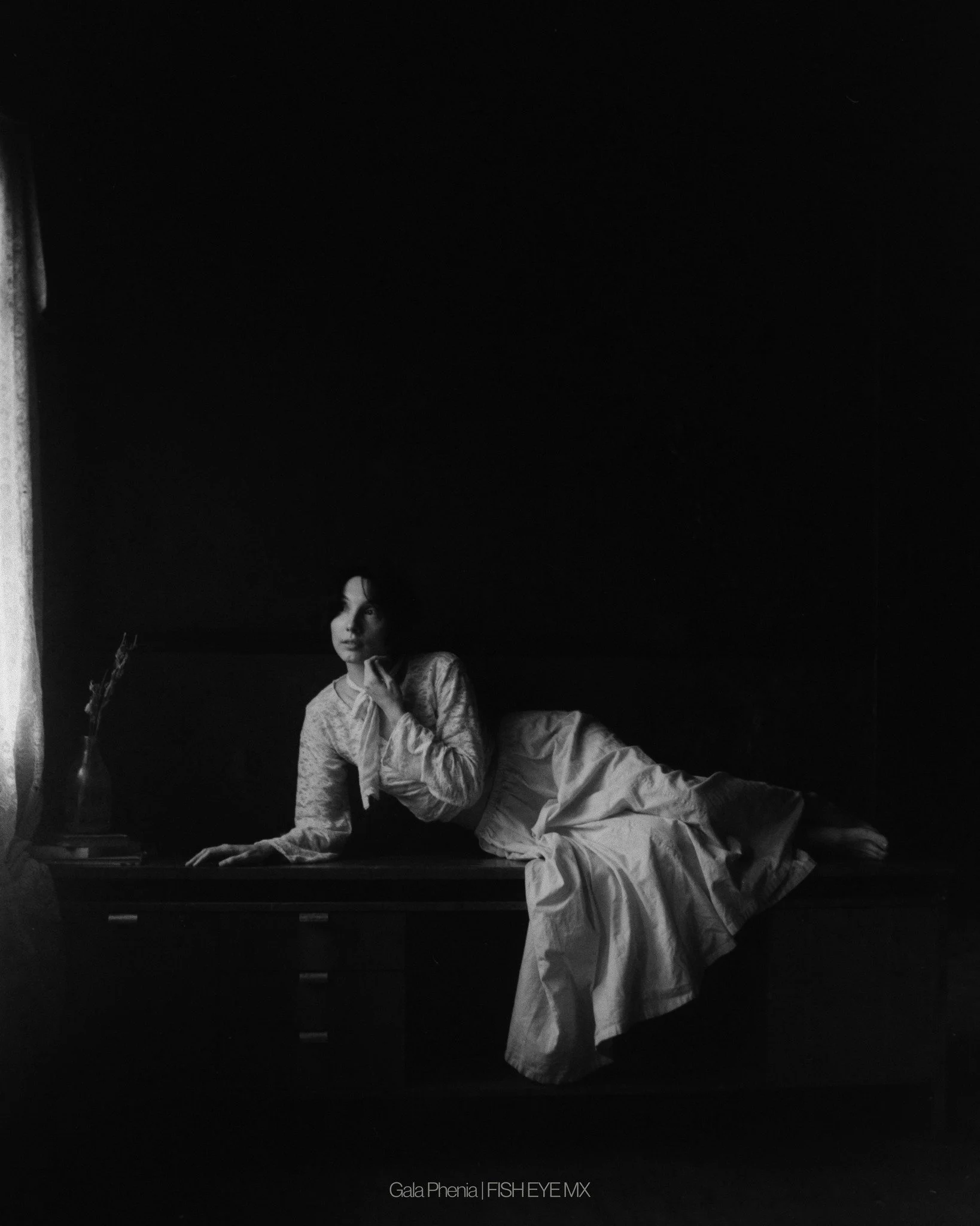 🌹 La intenci&oacute;n detr&aacute;s de la mirada de Gala Phenia

Sus im&aacute;genes buscan ir m&aacute;s all&aacute; de la belleza: son escenarios emocionales que invitan a detenerse, mirar hacia adentro y conectar con la propia sensibilidad. Cada 