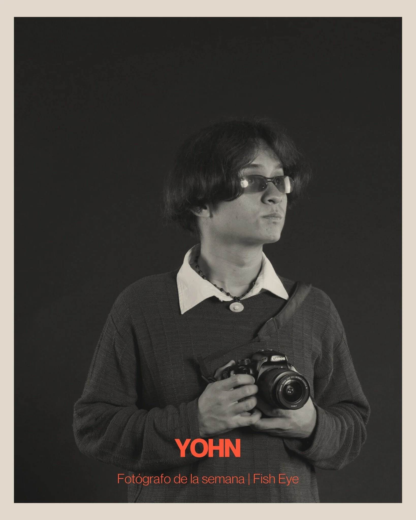 Yohn como Fot&oacute;grafo de la Semana.

Esta semana en Fish Eye celebramos la mirada de Yohn, un fot&oacute;grafo cuya obra nace desde la trinchera y la escucha profunda. Su pr&aacute;ctica se ha tejido en las calles, en los movimientos sociales y 