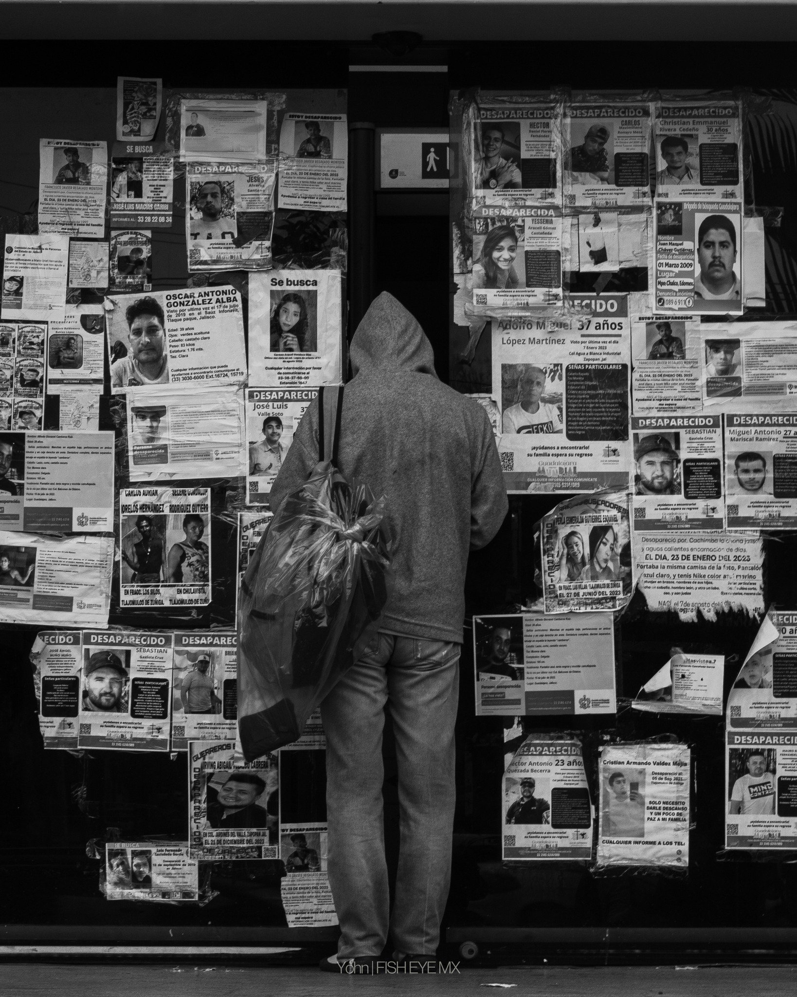 Cuando compartimos la mirada de Yohn, buscamos abrir un espacio donde la fotograf&iacute;a nos acerque a realidades que a veces se prefieren ignorar. Sus im&aacute;genes invitan a detenernos, a mirar con honestidad y a reconocer tanto el dolor como l