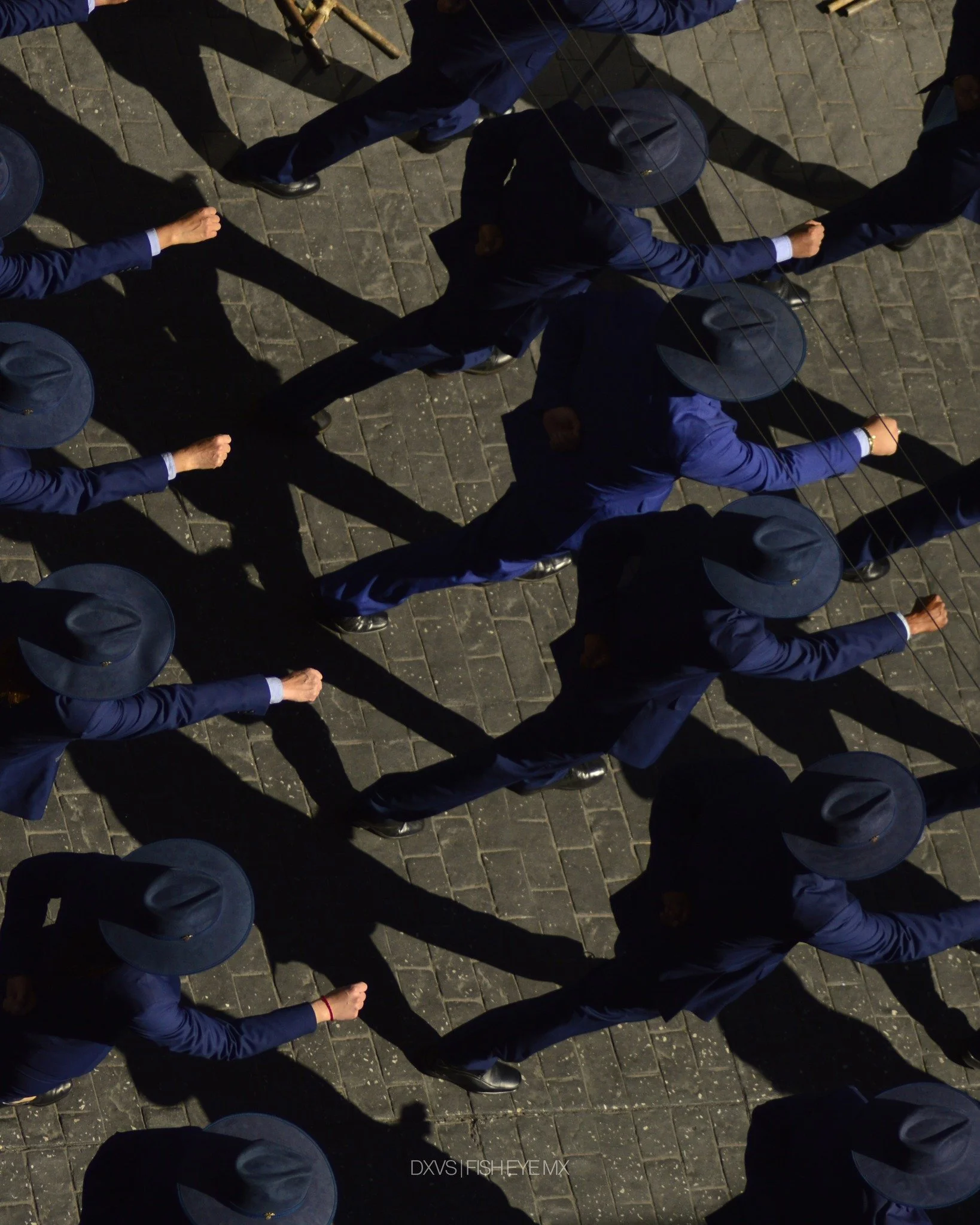 Que la imagen funcione como un umbral: un espacio donde la realidad se vuelve sue&ntilde;o y lo cotidiano se transforma en algo suspendido. Que quien mire pueda habitar ese estado ambiguo, entre lo vivido y lo imaginado, y reconocer en &eacute;l una 