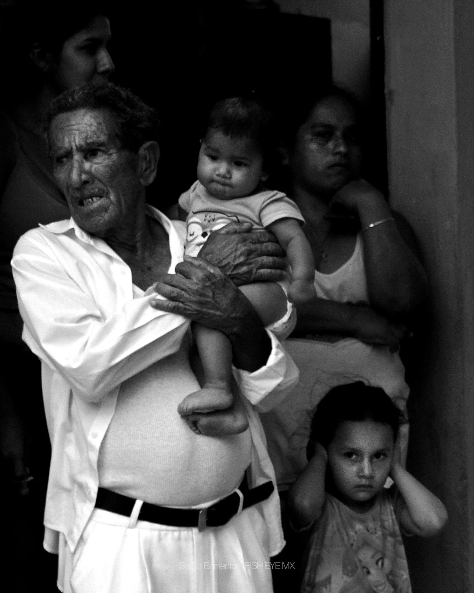 Para Sergio Barrientos, la inspiraci&oacute;n nace del contraste entre luz y sombra, de esa intensidad visual donde la emoci&oacute;n se construye desde el encuadre. Su mirada retoma la fuerza del claroscuro y la capacidad de la imagen para ir m&aacu