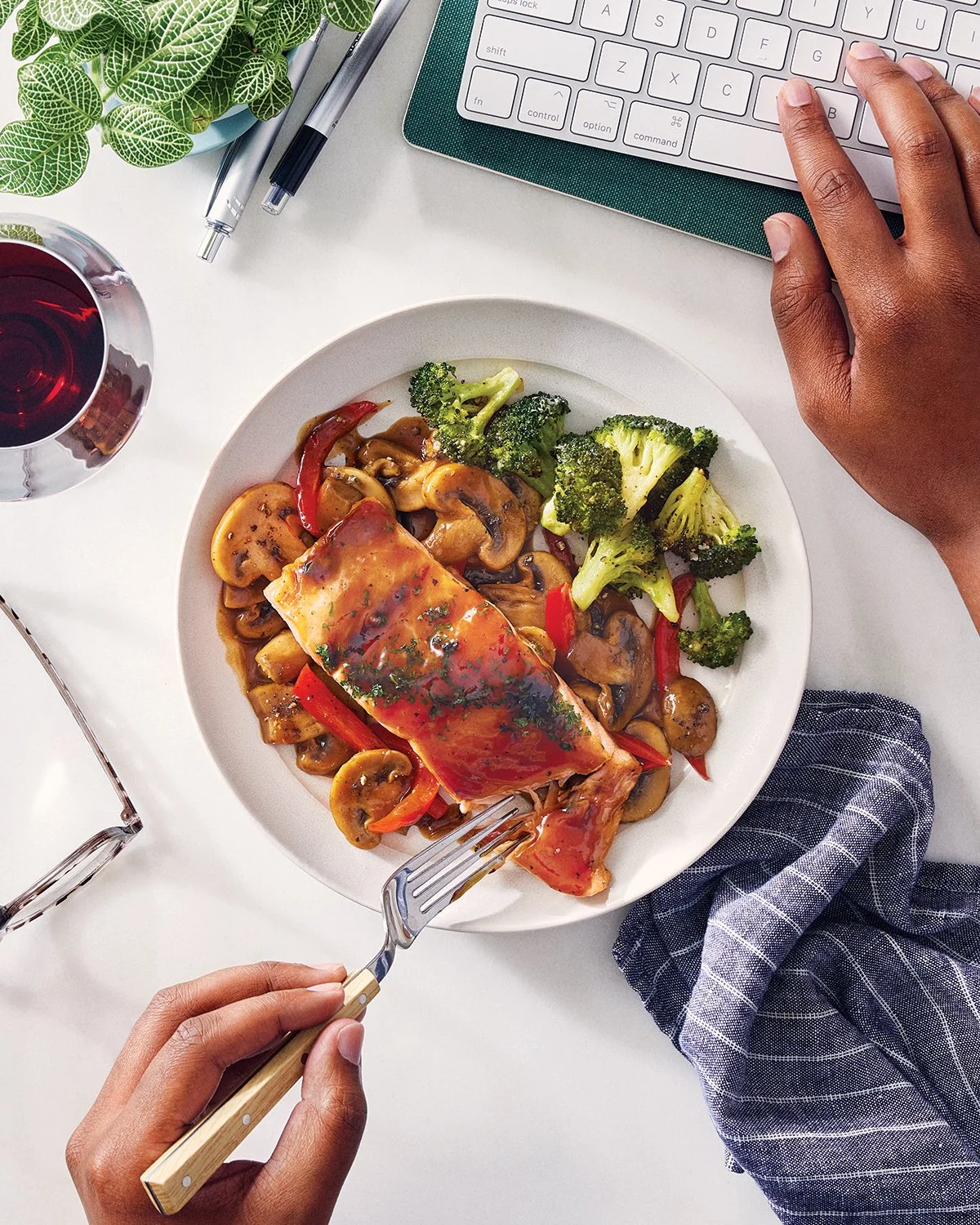 CS_GoldPan-SalmonTeriyaki-Broccoli_026_C_rev1 copy.jpg