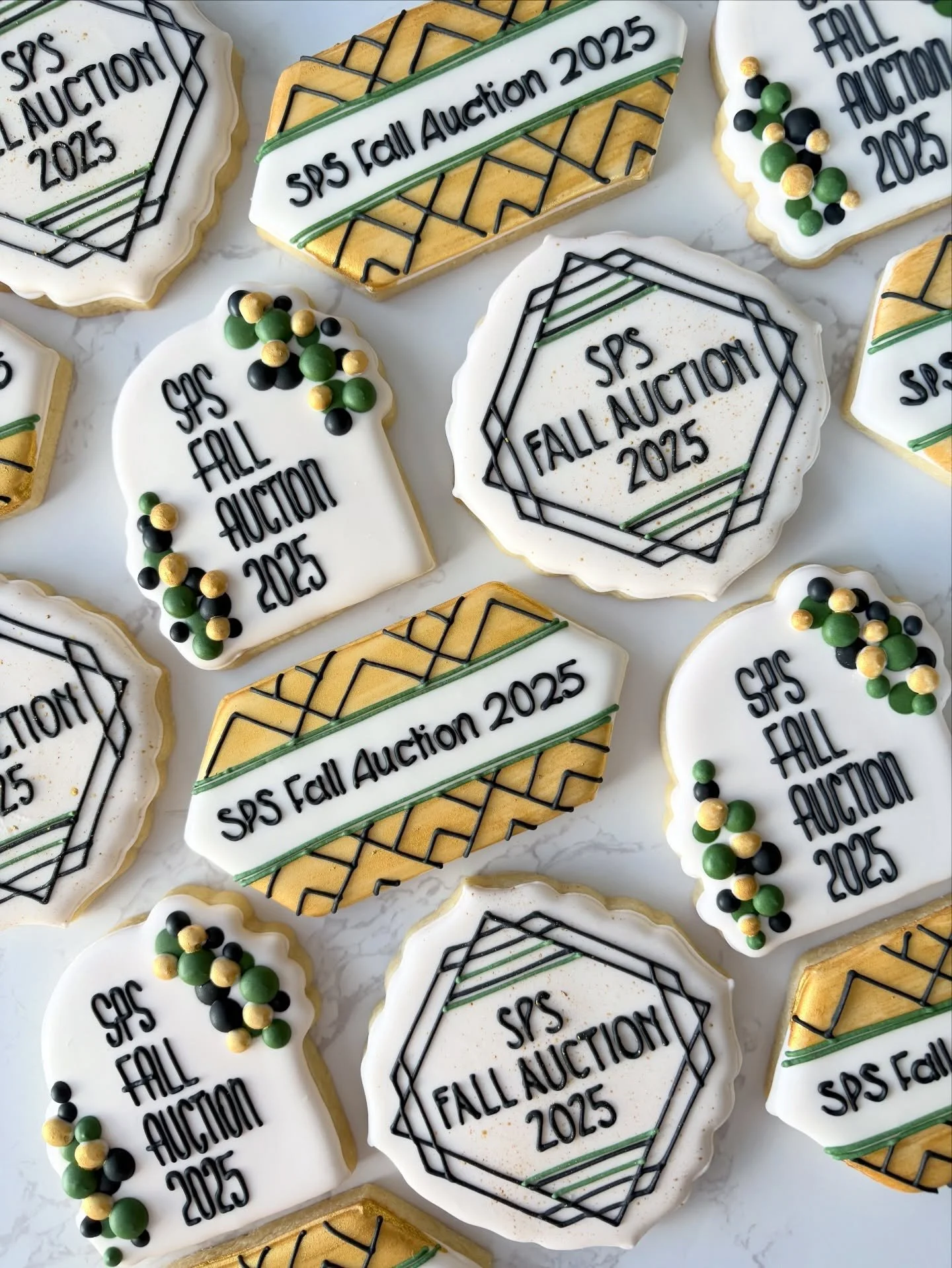 cookies with a lot of glam ✨ 

#sugarcookies #royalicing #TheSweetRun #cookie #lakecountyil
