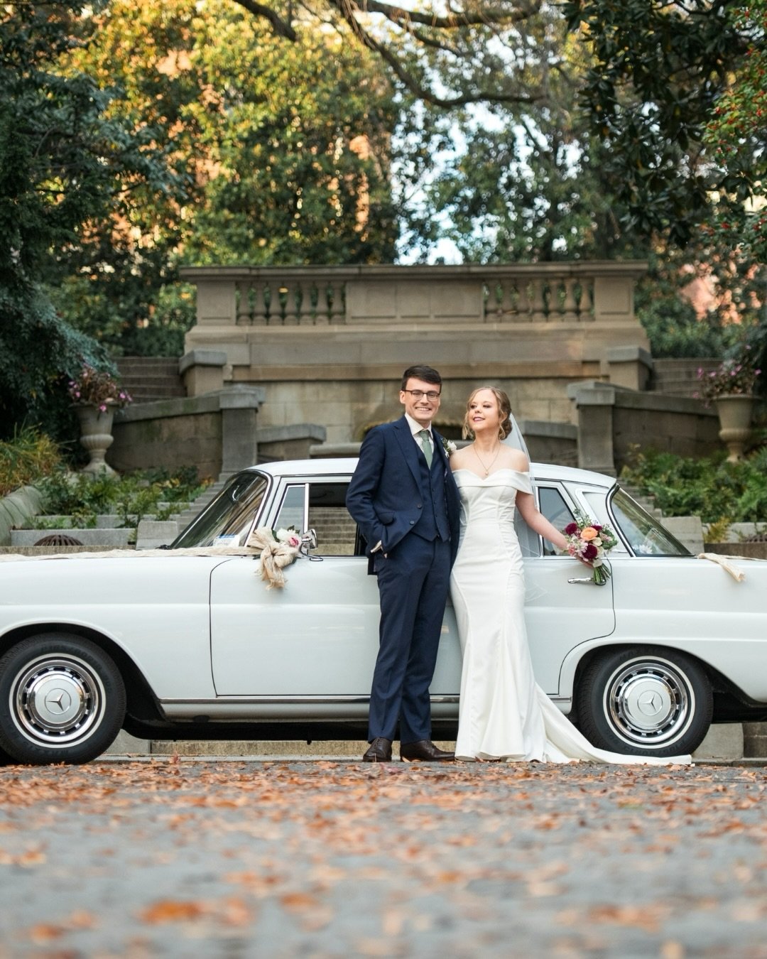 When Saturday&rsquo;s wedding day timeline shifted &mdash; as they often do &mdash; we stayed in close touch and made space for one key moment: ten golden minutes with the vintage car lent to them by family friends, a meaningful detail they didn&rsqu