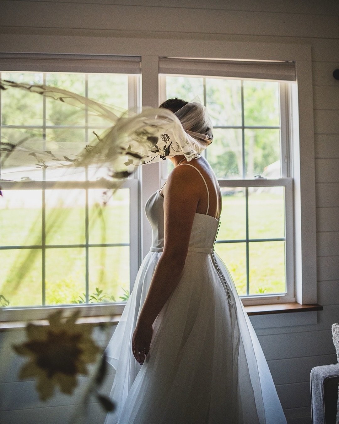 An argument for veils, in four frames.
⠀⠀⠀⠀⠀⠀⠀⠀⠀
⠀⠀⠀⠀⠀⠀⠀⠀⠀
⠀⠀⠀⠀⠀⠀⠀⠀⠀
planning @havardevents 
venue @kent_island_resort