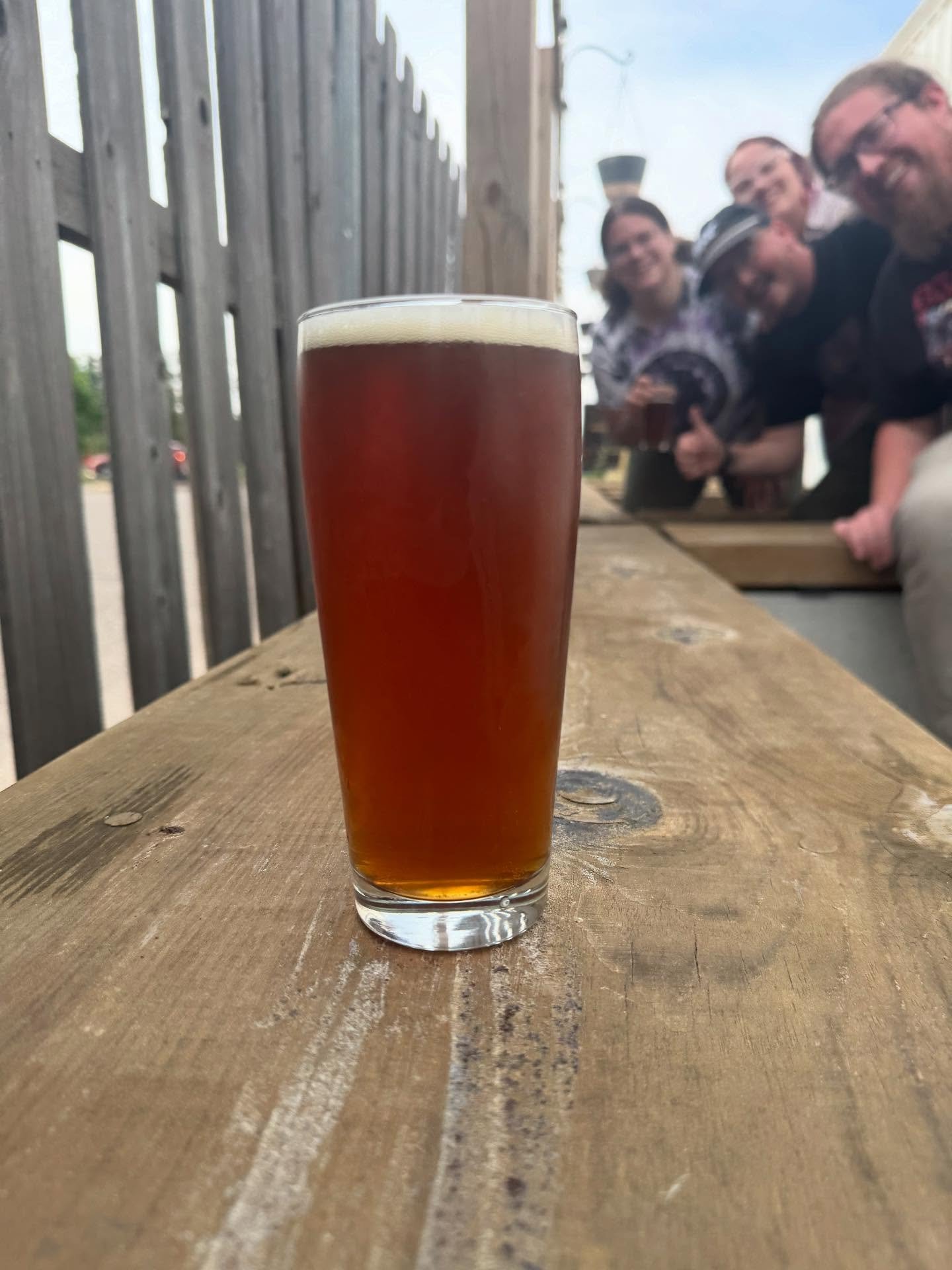 𝗜𝗻𝘁𝗿𝗼𝗱𝘂𝗰𝗶𝗻𝗴: 𝗜𝗻 𝘁𝗵𝗲 𝗣𝗶𝗻𝗲𝘀 𝗣𝗮𝗹𝗲 𝗔𝗹𝗲 🌲

Brewed with a hint of juniper and a whole lot of heart, In the Pines is a special collaboration with our friends at Klockow Brewing Company.

Tasha and Andy have been incredible suppo