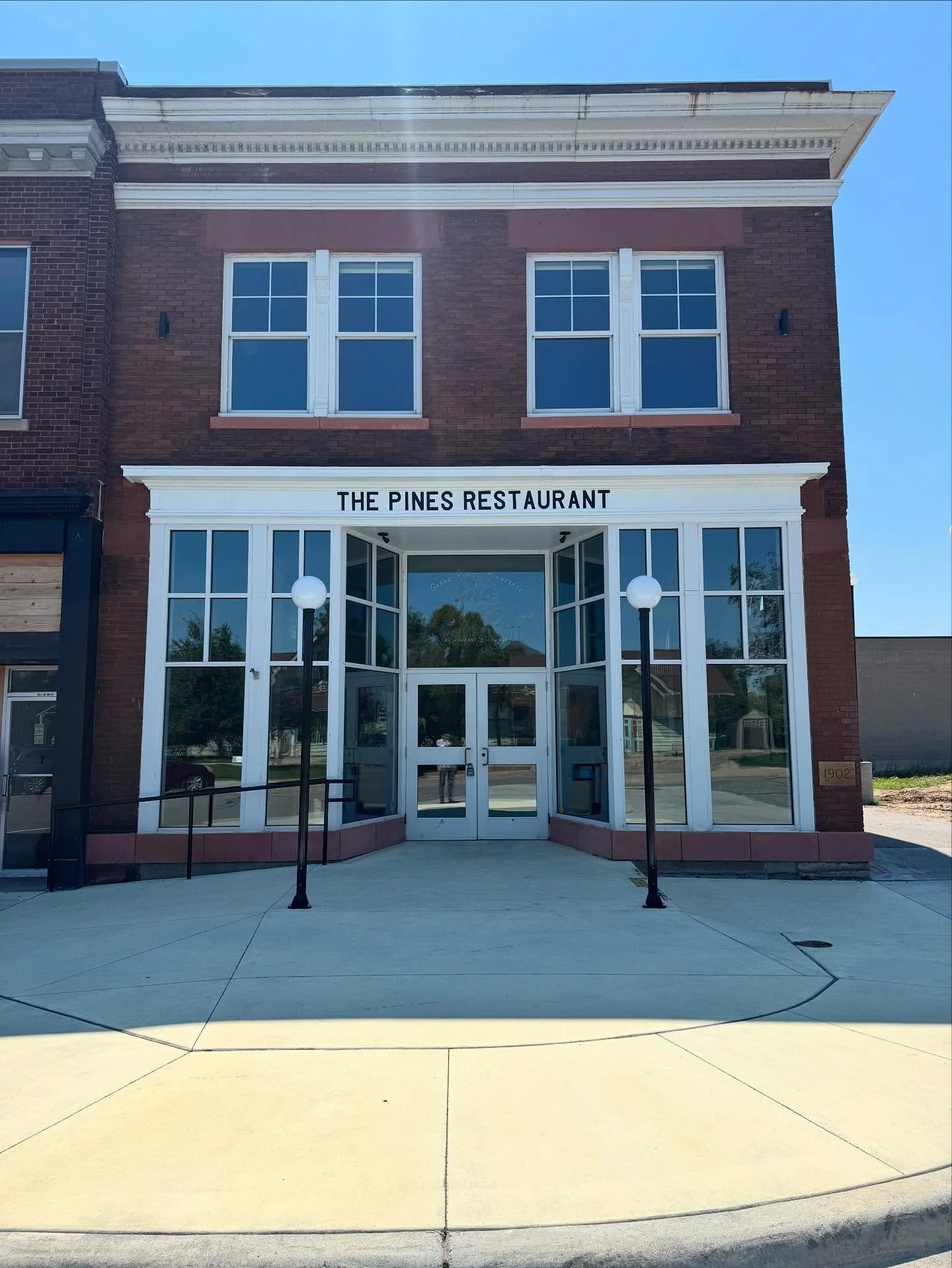 𝗠𝗶𝗻𝗶 𝗣𝗮𝘁𝗶𝗼 𝗣𝗮𝗿𝘁𝘆!
Just in time for 𝗧𝗮𝗹𝗹 𝗧𝗶𝗺𝗯𝗲𝗿 𝗗𝗮𝘆𝘀, we&rsquo;re hosting a little outdoor hang on the patio&mdash;𝗰𝗼𝗺𝗽𝗹𝗲𝘁𝗲 𝘄𝗶𝘁𝗵 𝗮 𝗽𝗼𝗽-𝘂𝗽 𝗯𝗲𝗲𝗿 𝗴𝗮𝗿𝗱𝗲𝗻 + 𝗯𝗮𝗿!

📍 Saturday 12&ndash;3pm
📍 Sunday
