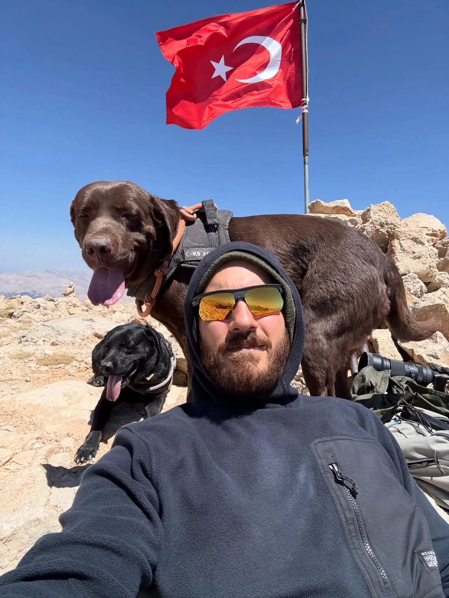 Today we&rsquo;re celebrating the 6th birthday of my adventure buddies 🐾
From hiking 3000m+ summits and swimming in mountain lakes to wild camping across all 7 regions of T&uuml;rkiye, they&rsquo;ve been by my side through countless adventures.

Now