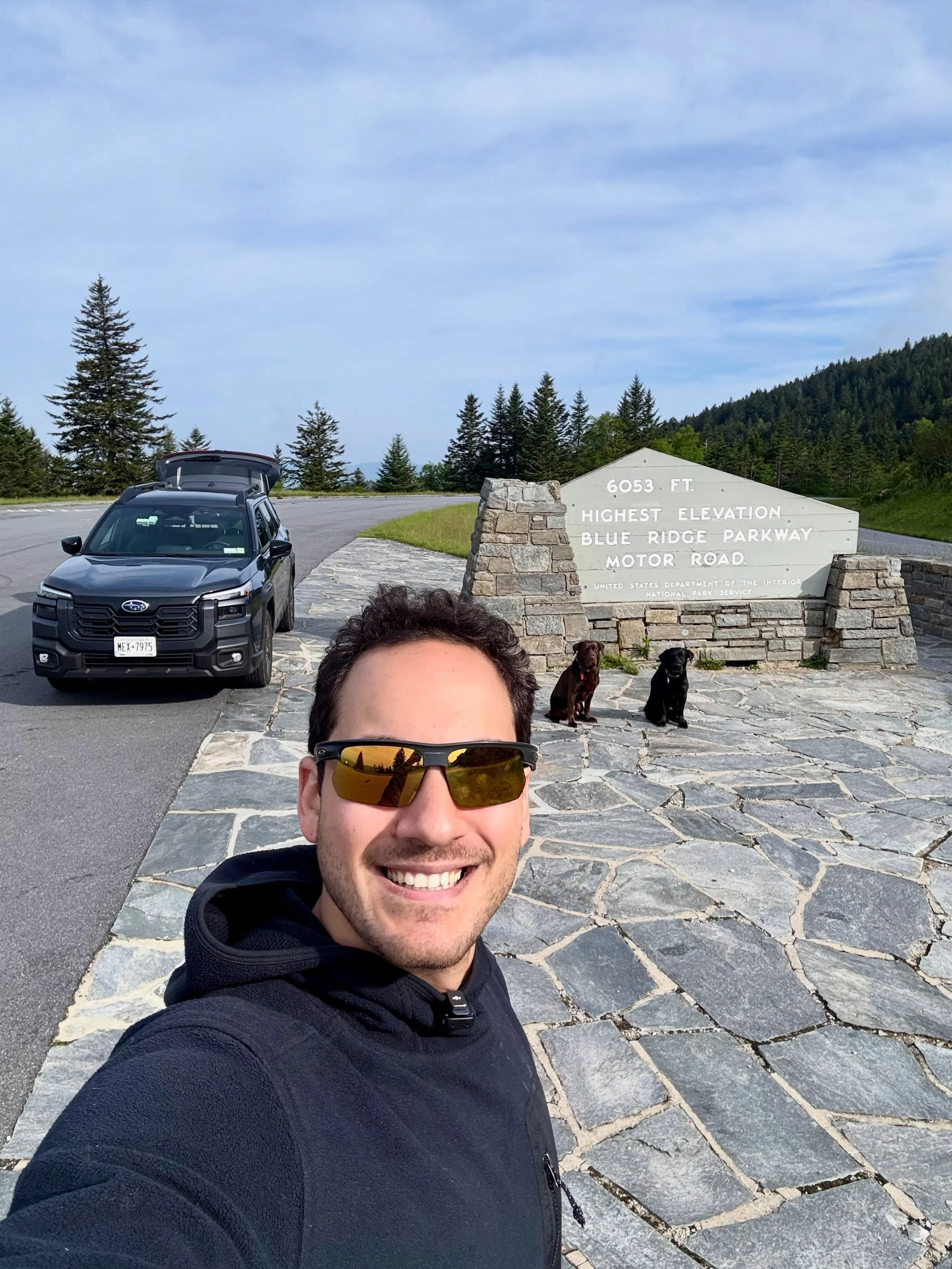 Just came back from our first overlanding trip since moving to the US 🤘🏻🐾

Rented a stock 4x4 drove over 3,200 km from NYC through Shenandoah National Park, the Blue Ridge Parkway, and Great Smoky Mountains National Park fully self-sufficient the 