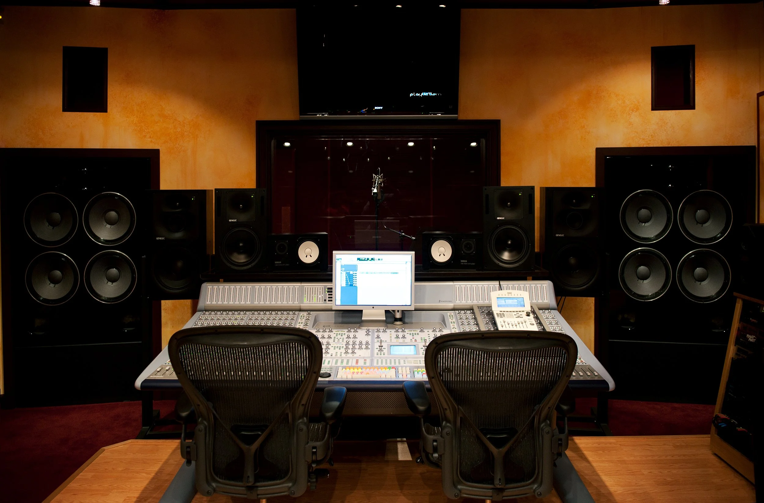 Steve-Kourlas-Studio_1.jpg