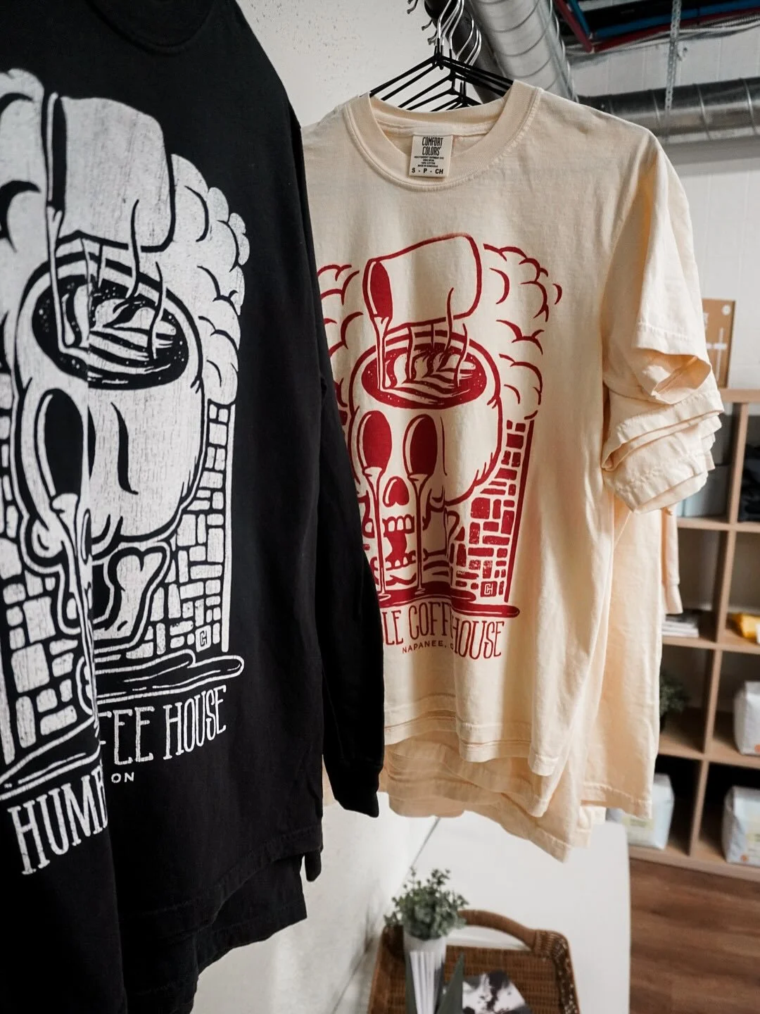 Our skully friend has a new look this season! He&rsquo;s back, in black 😎🖤🌚 all styles have been restocked and are ready for your fall adventures. Tag us in your travels so we can see where Humble takes you!

Thanks to @ch.graphicarts for all of t