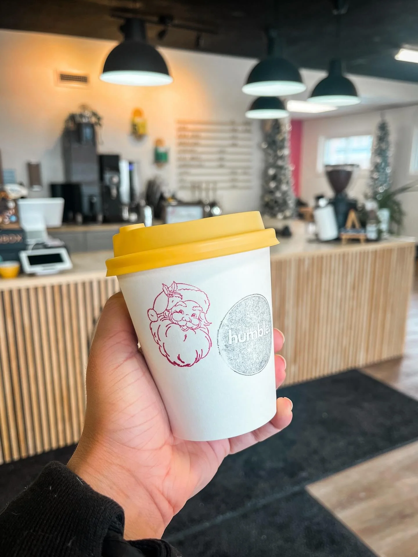 We are OPEN! 🎄 It&rsquo;s business as usual at Humble &amp; we&rsquo;d love to see you. If you&rsquo;re looking for parking ideas, take a little swipey swipe 👉🏼