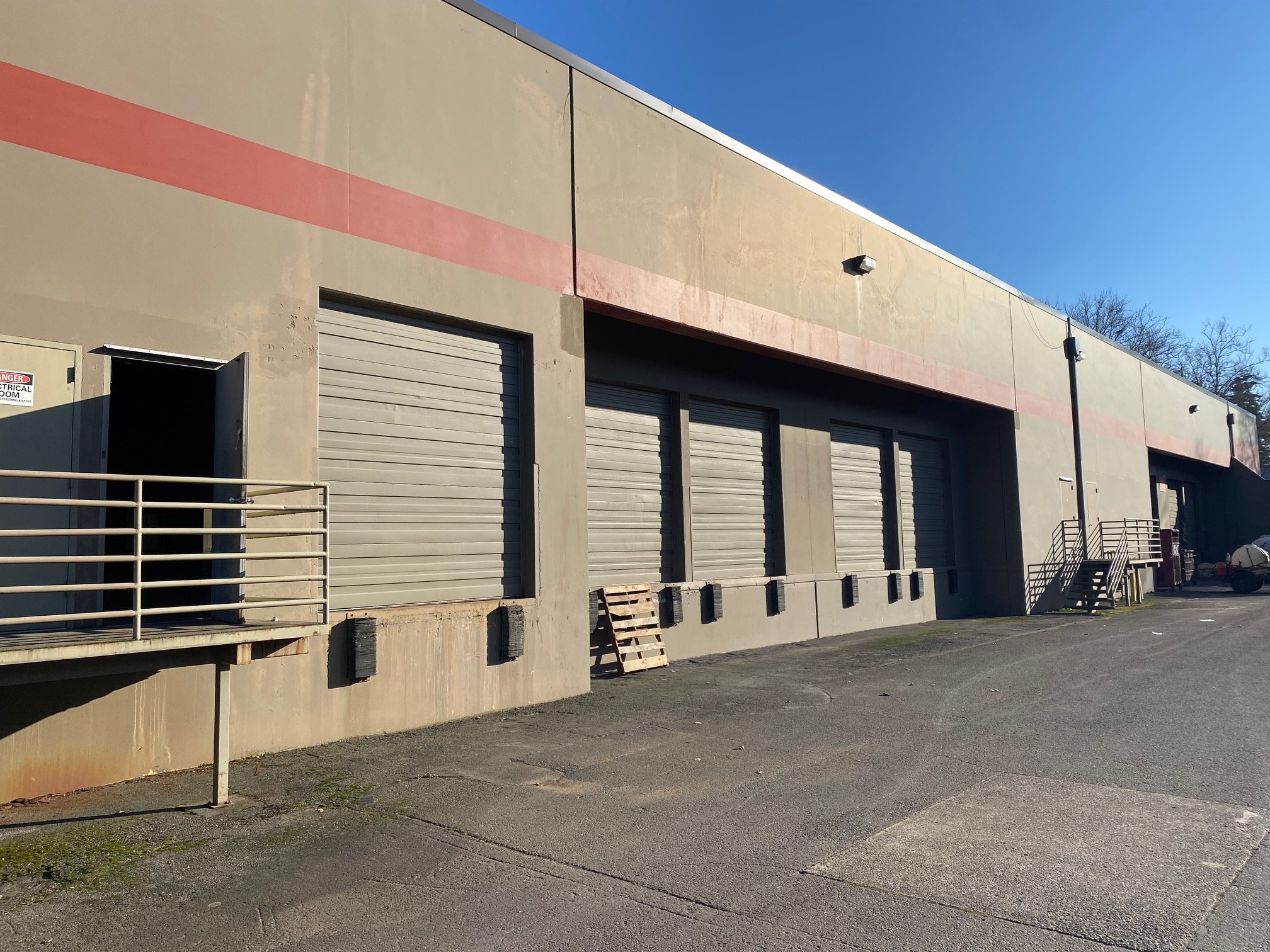 bldg 7 docks.jpg